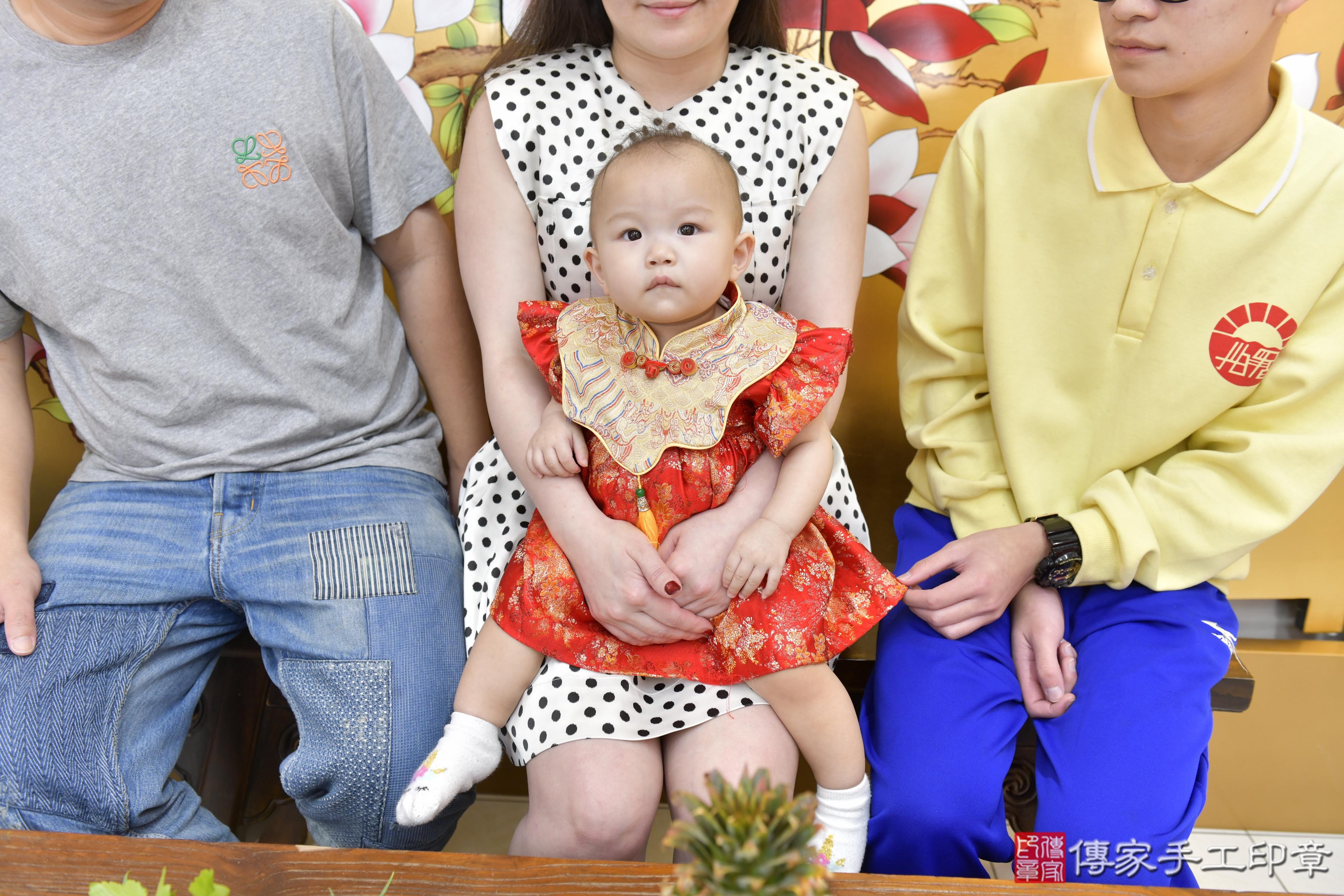 傳家手工印章新竹店、抓周、度脺、中國風會場、傳家嬰兒古禮、吉祥話、抓周道具物品24種、拍照。抓周證書。寶寶抓周、滿周歲、生日快樂、祝福