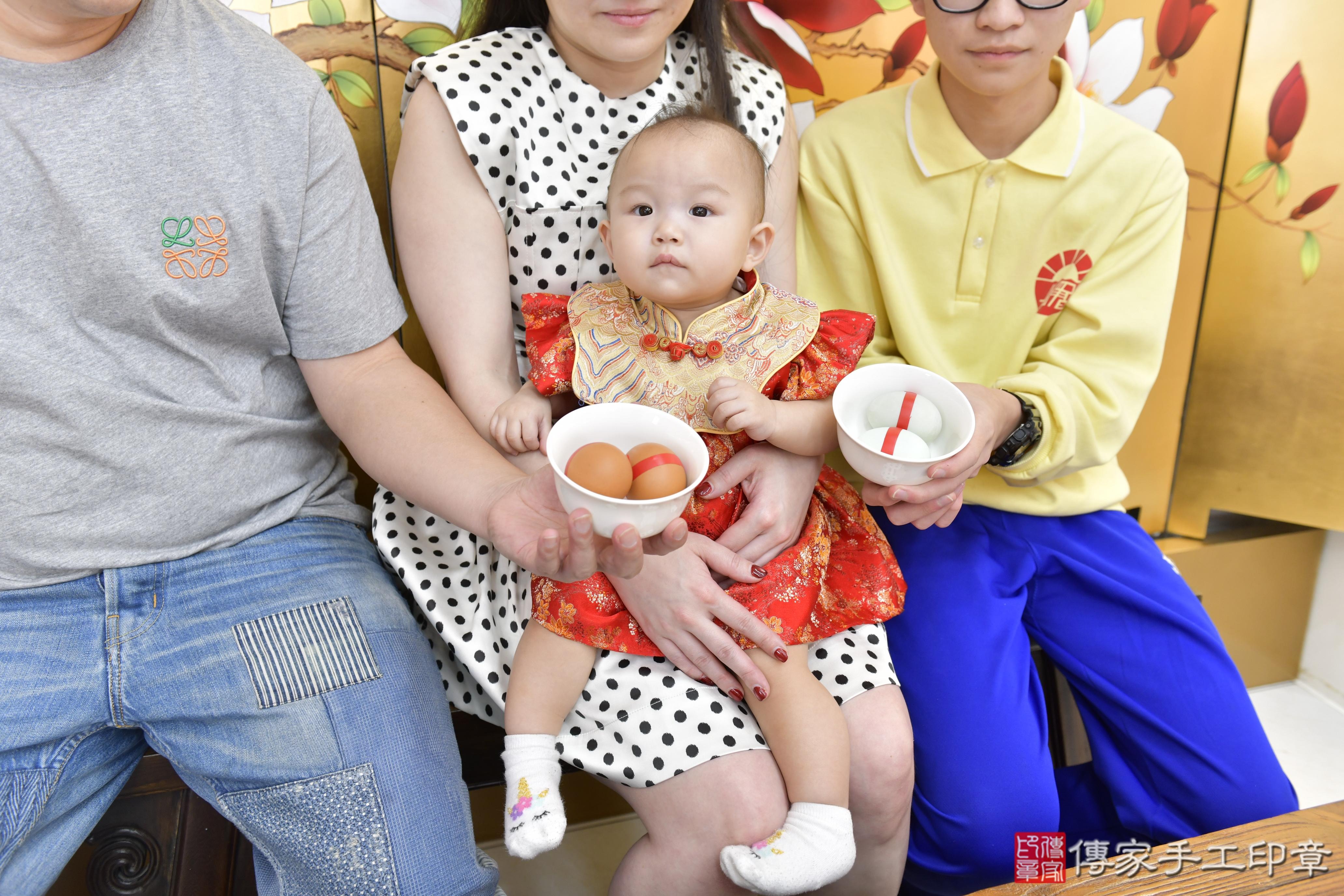 傳家手工印章新竹店、抓周、度脺、中國風會場、傳家嬰兒古禮、吉祥話、抓周道具物品24種、拍照。抓周證書。寶寶抓周、滿周歲、生日快樂、祝福