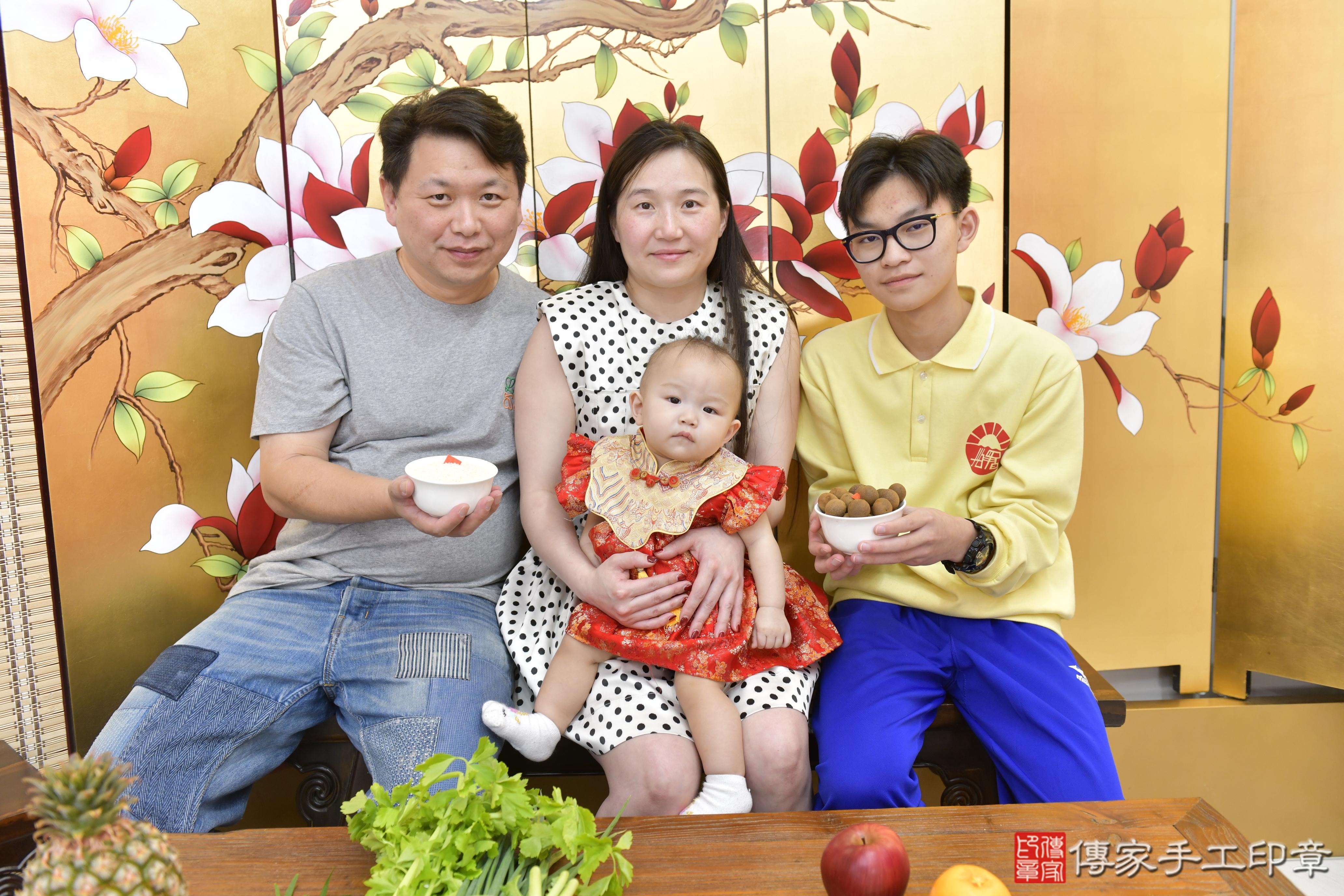 傳家手工印章新竹店、抓周、度脺、中國風會場、傳家嬰兒古禮、吉祥話、抓周道具物品24種、拍照。抓周證書。寶寶抓周、滿周歲、生日快樂、祝福