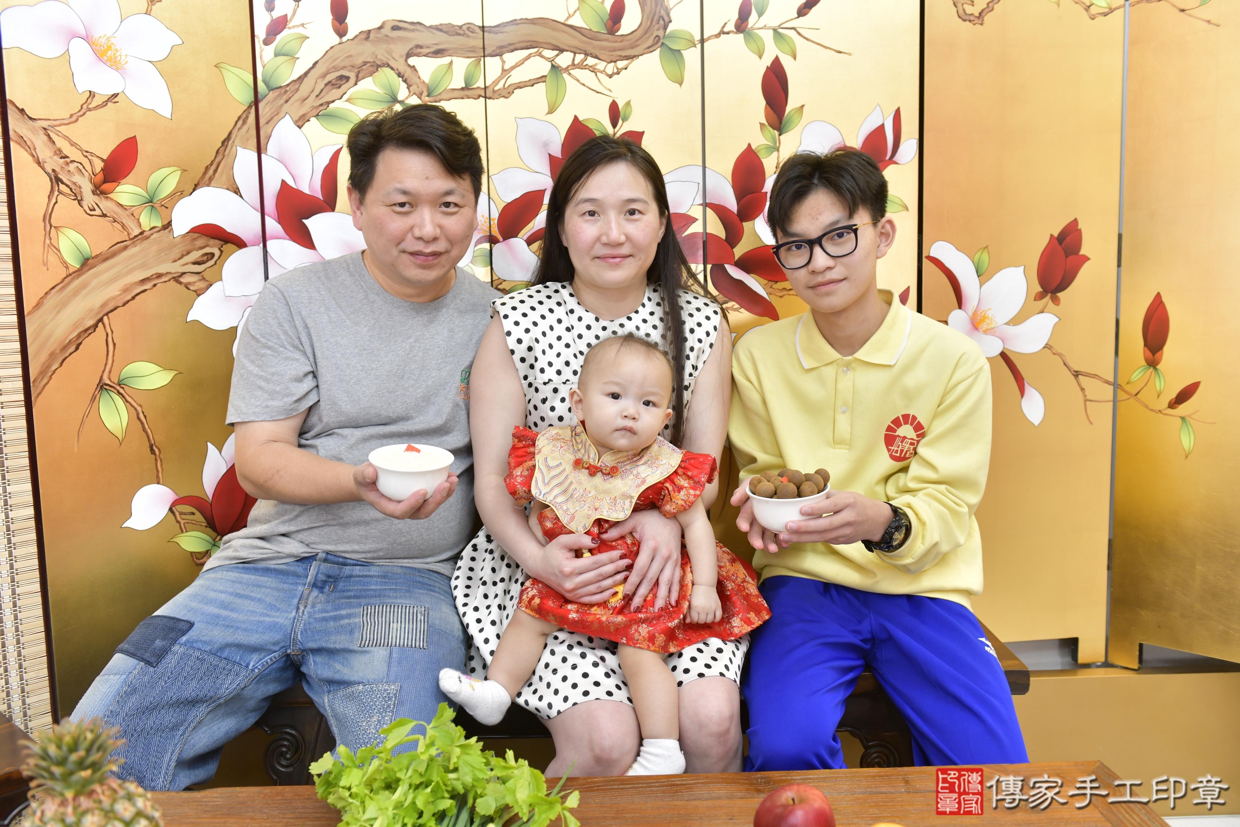 傳家手工印章新竹店、抓周、度脺、中國風會場、傳家嬰兒古禮、吉祥話、抓周道具物品24種、拍照。抓周證書。寶寶抓周、滿周歲、生日快樂、祝福