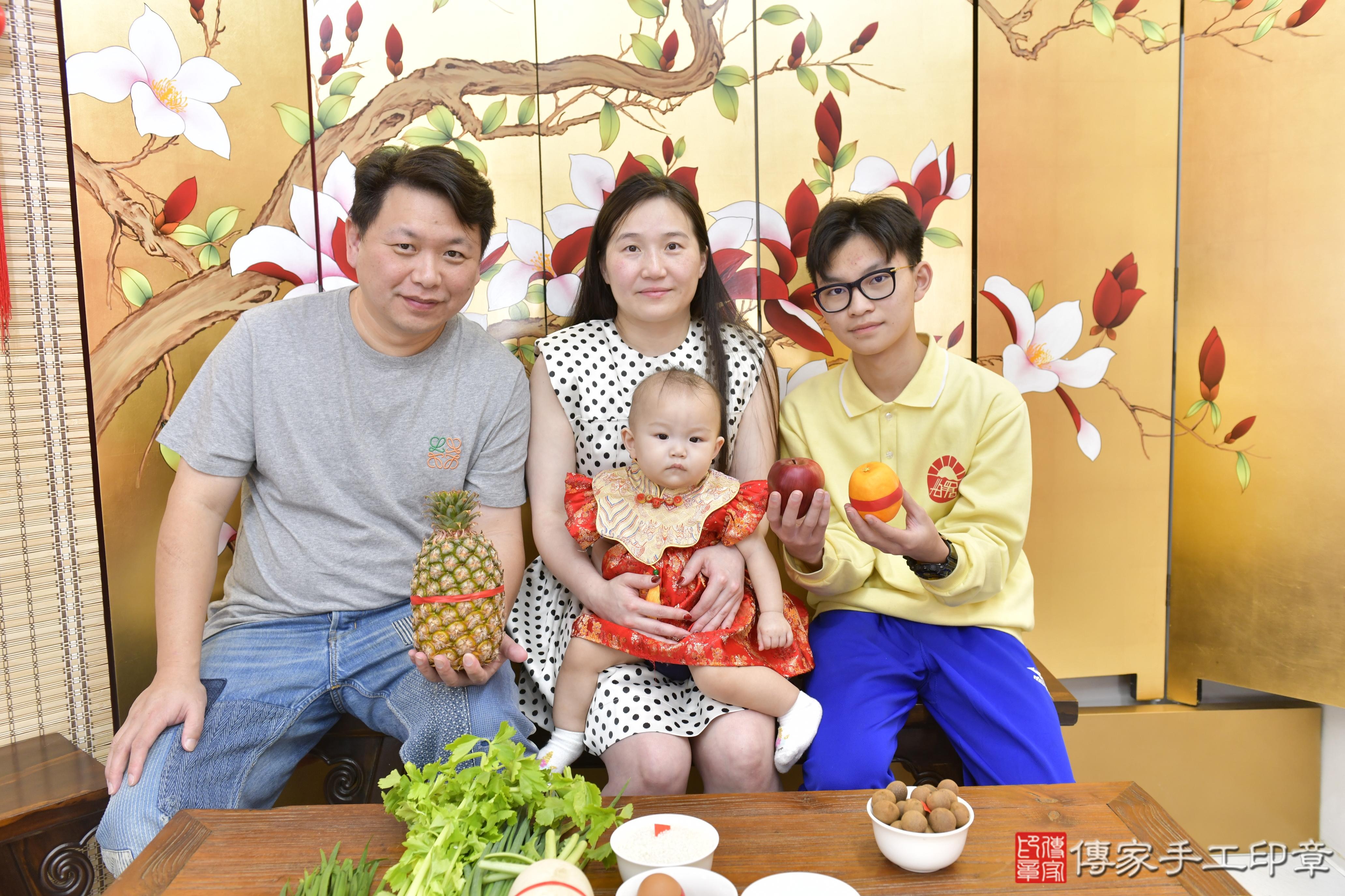 傳家手工印章新竹店、抓周、度脺、中國風會場、傳家嬰兒古禮、吉祥話、抓周道具物品24種、拍照。抓周證書。寶寶抓周、滿周歲、生日快樂、祝福