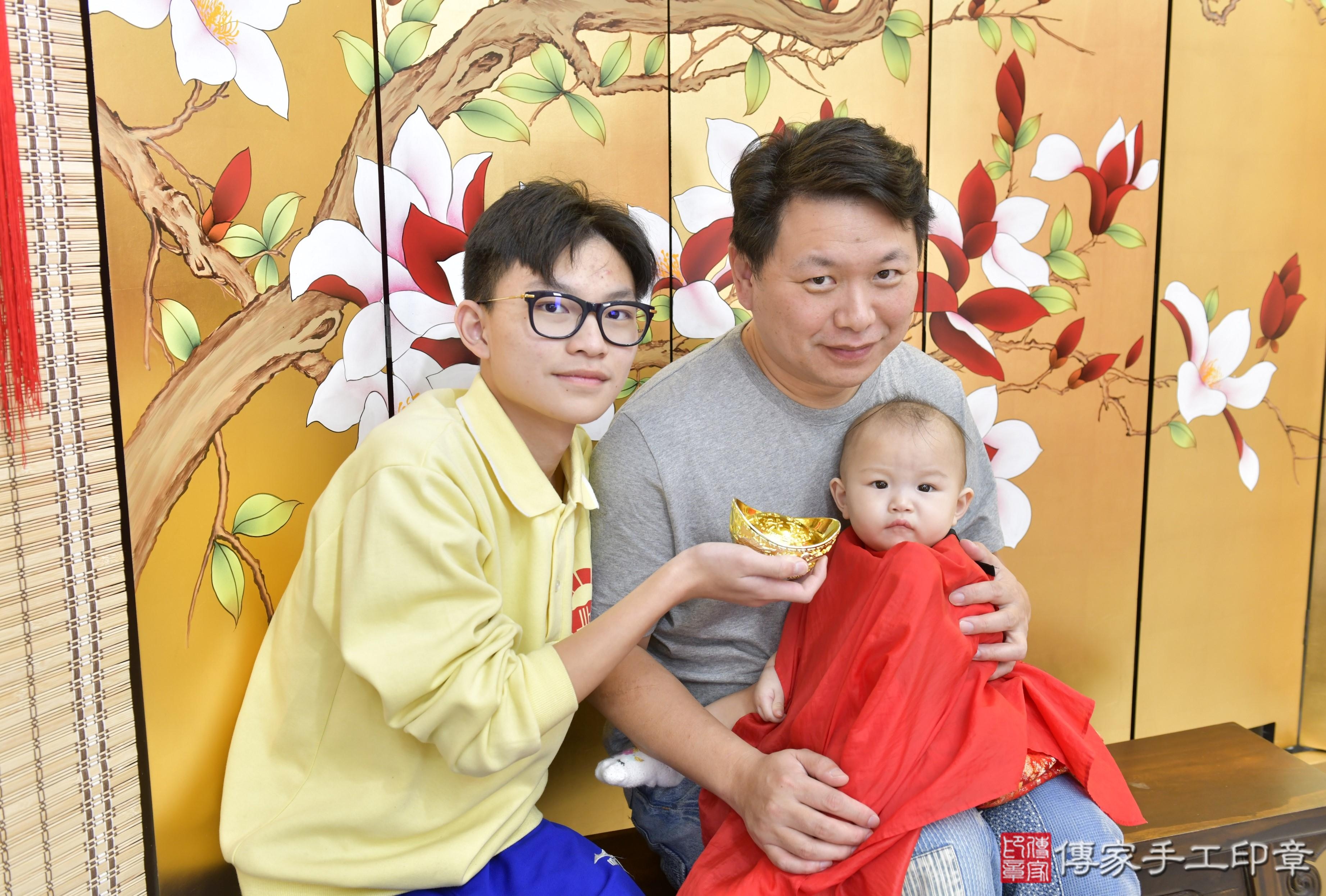 傳家手工印章新竹店、抓周、度脺、中國風會場、傳家嬰兒古禮、吉祥話、抓周道具物品24種、拍照。抓周證書。寶寶抓周、滿周歲、生日快樂、祝福