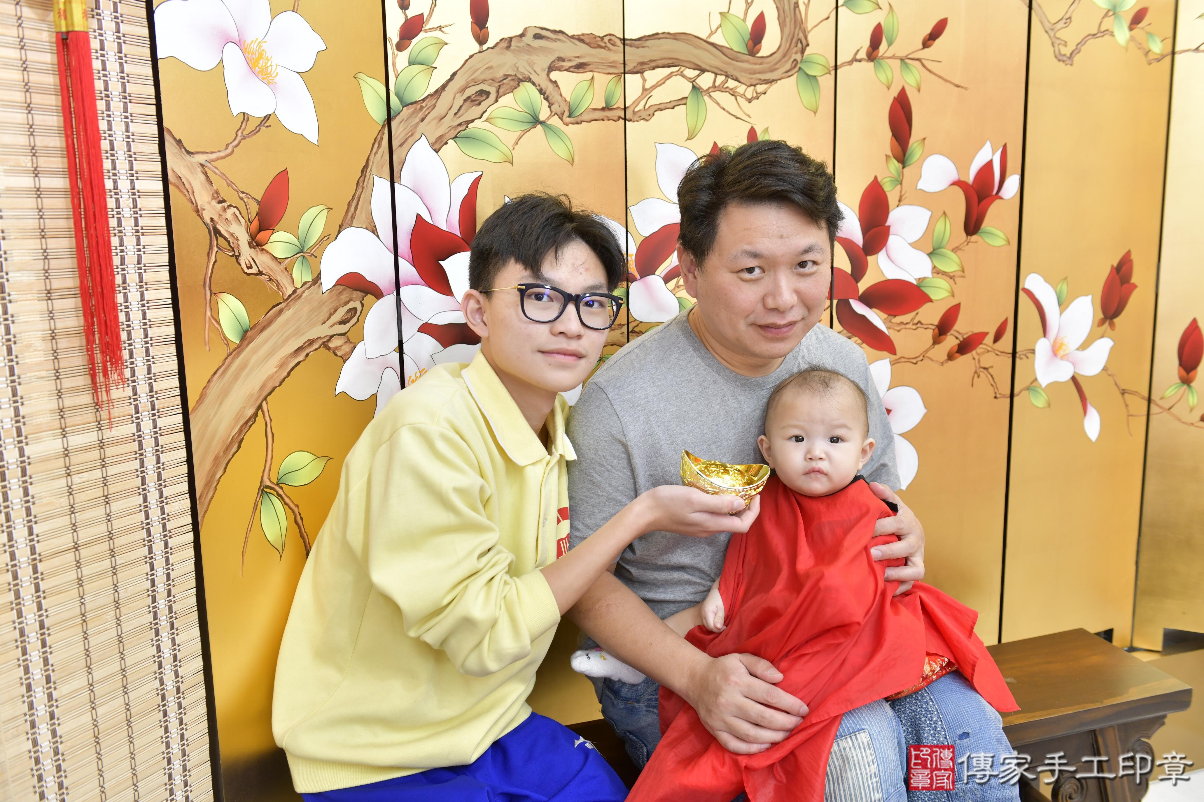 傳家手工印章新竹店、抓周、度脺、中國風會場、傳家嬰兒古禮、吉祥話、抓周道具物品24種、拍照。抓周證書。寶寶抓周、滿周歲、生日快樂、祝福