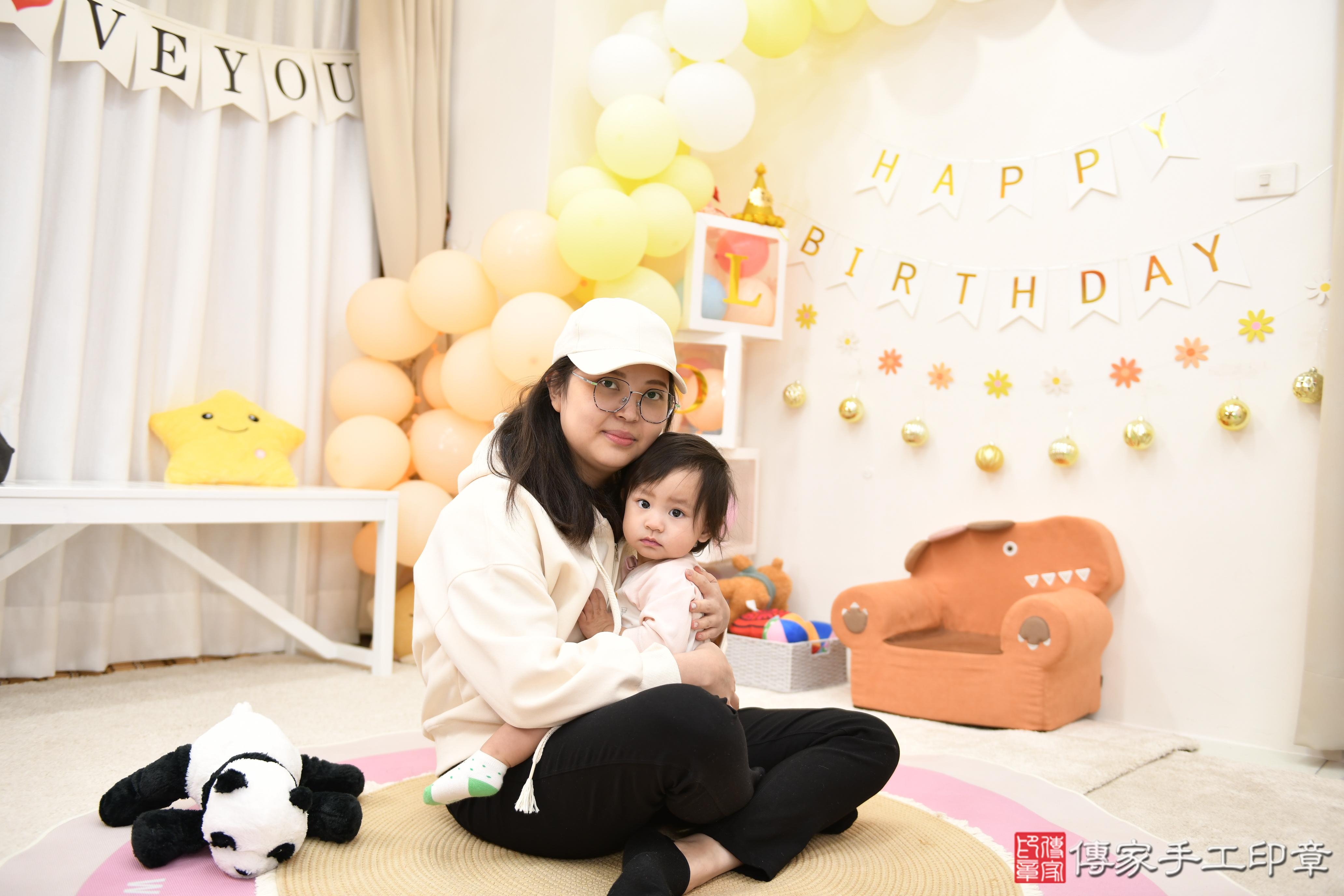 傳家手工印章高雄店、抓周、度脺、中國風會場、傳家嬰兒古禮、吉祥話、抓周道具物品24種、拍照。抓周證書。寶寶抓周、滿周歲、生日快樂、祝福