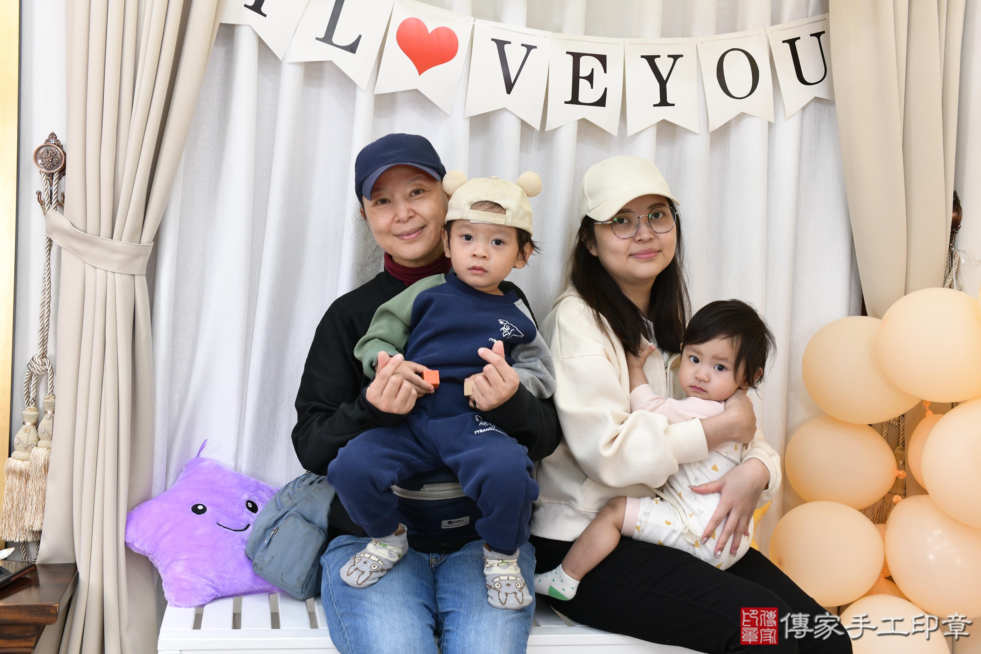 傳家手工印章高雄店、抓周、度脺、中國風會場、傳家嬰兒古禮、吉祥話、抓周道具物品24種、拍照。抓周證書。寶寶抓周、滿周歲、生日快樂、祝福