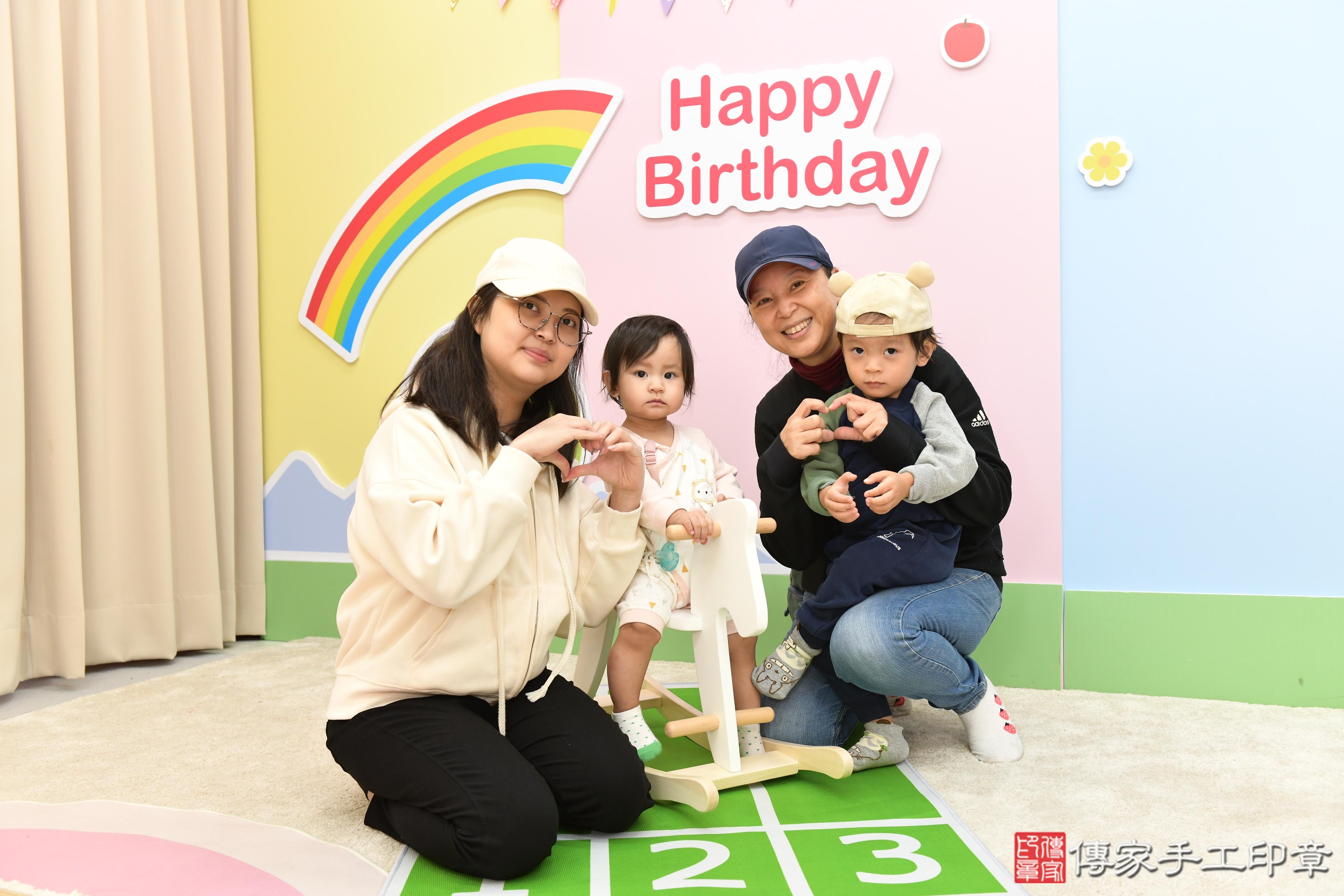 傳家手工印章高雄店、抓周、度脺、中國風會場、傳家嬰兒古禮、吉祥話、抓周道具物品24種、拍照。抓周證書。寶寶抓周、滿周歲、生日快樂、祝福