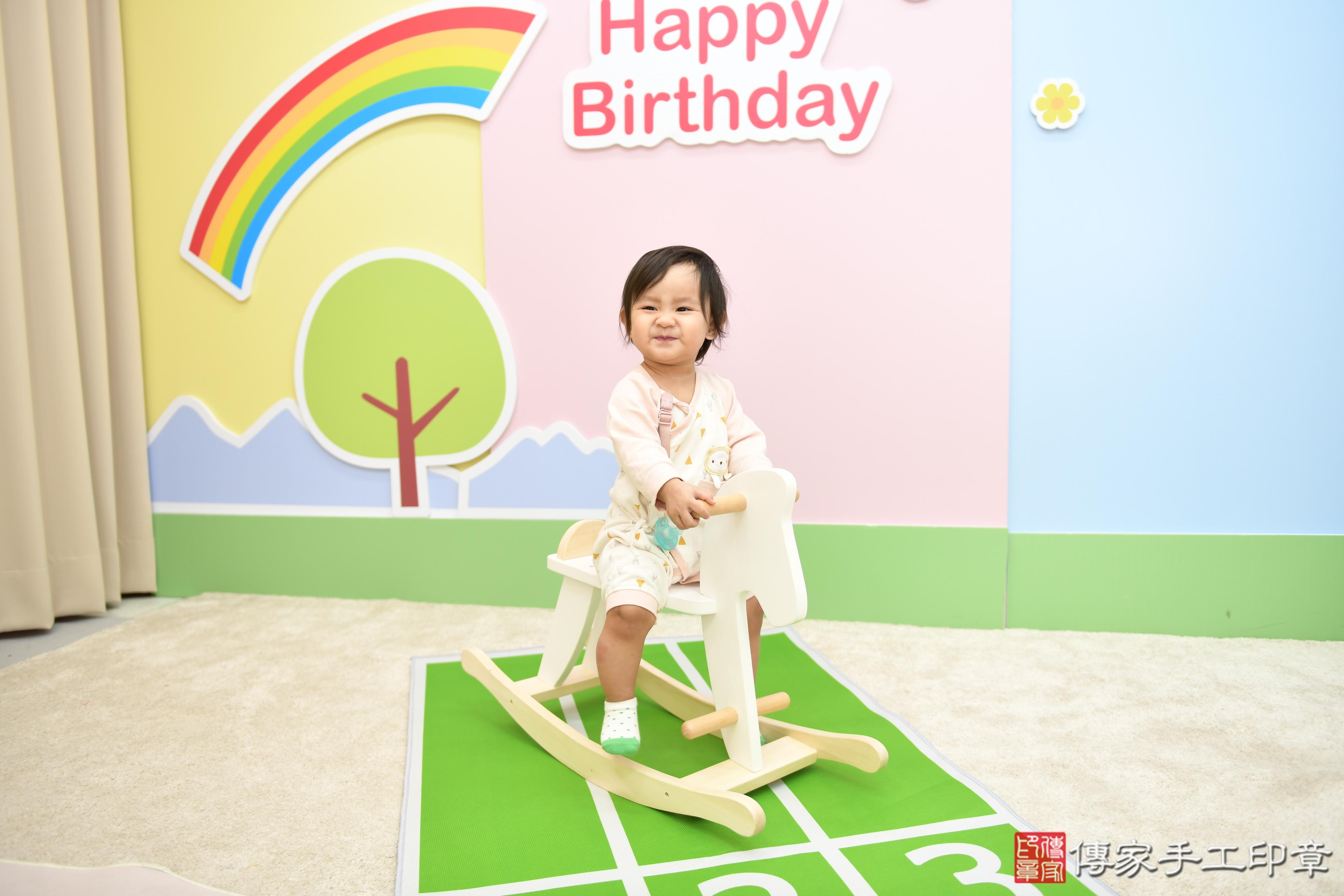 傳家手工印章高雄店、抓周、度脺、中國風會場、傳家嬰兒古禮、吉祥話、抓周道具物品24種、拍照。抓周證書。寶寶抓周、滿周歲、生日快樂、祝福