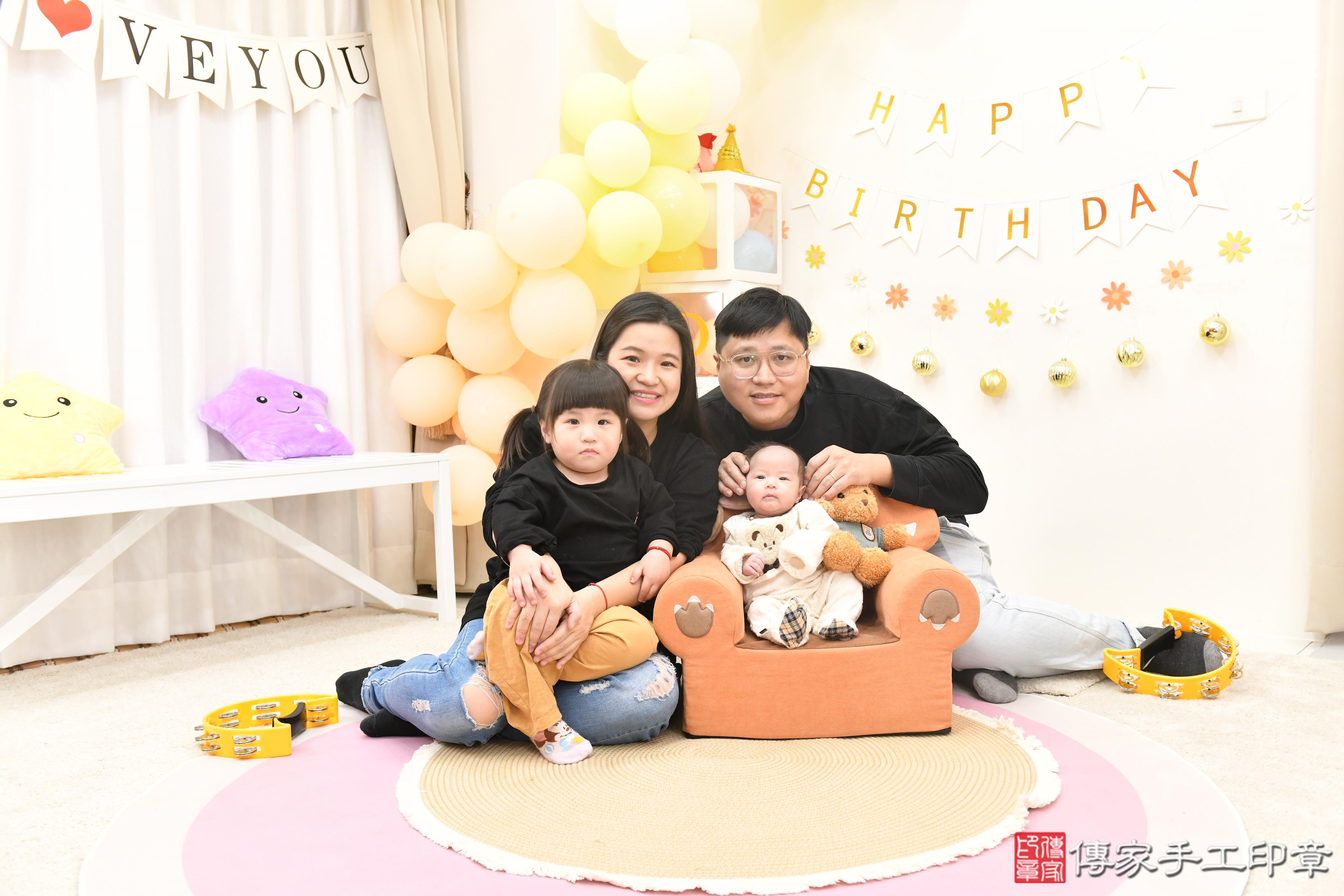 傳家手工印章高雄店、抓周、度脺、中國風會場、傳家嬰兒古禮、吉祥話、抓周道具物品24種、拍照。抓周證書。寶寶抓周、滿周歲、生日快樂、祝福