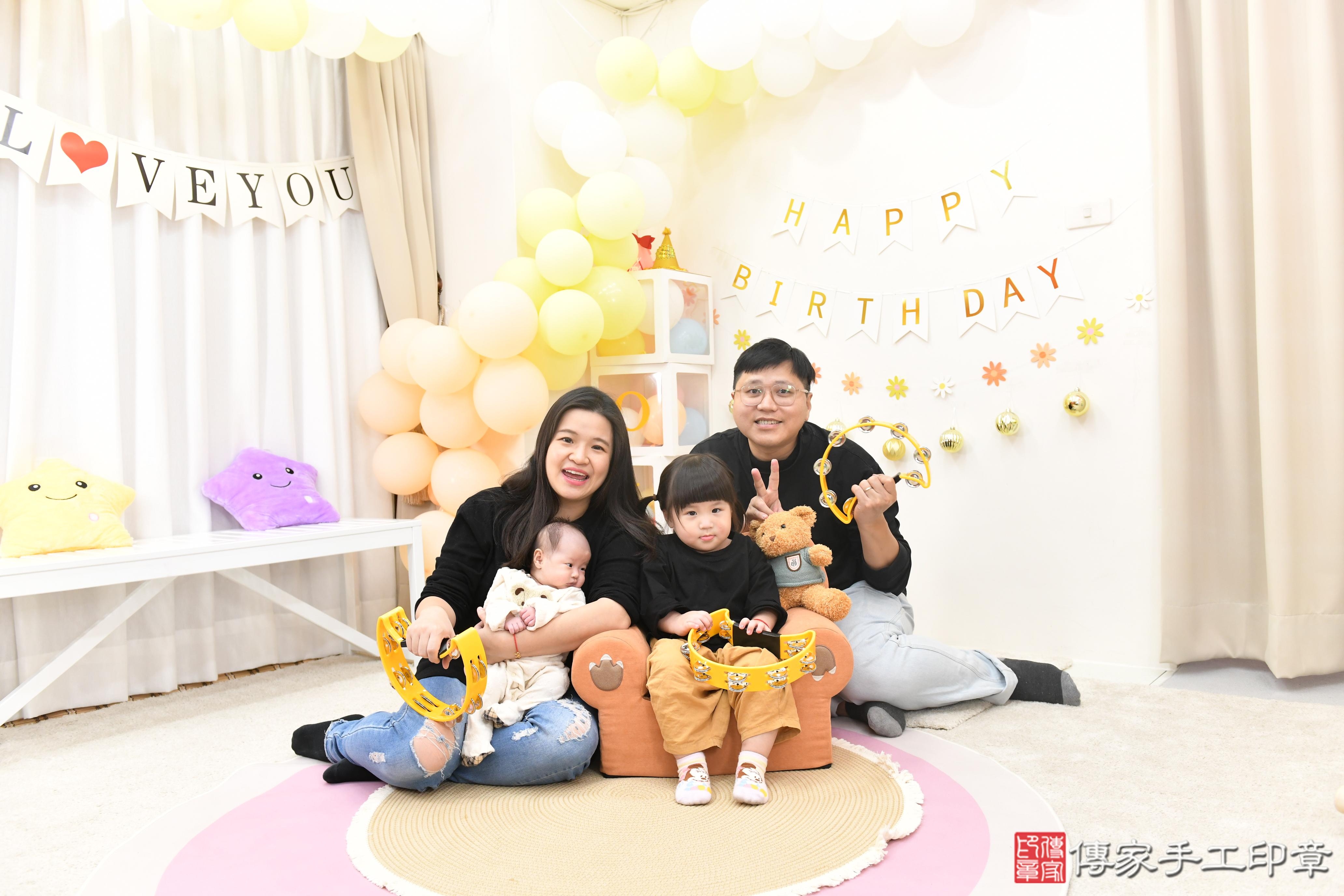 傳家手工印章高雄店、抓周、度脺、中國風會場、傳家嬰兒古禮、吉祥話、抓周道具物品24種、拍照。抓周證書。寶寶抓周、滿周歲、生日快樂、祝福