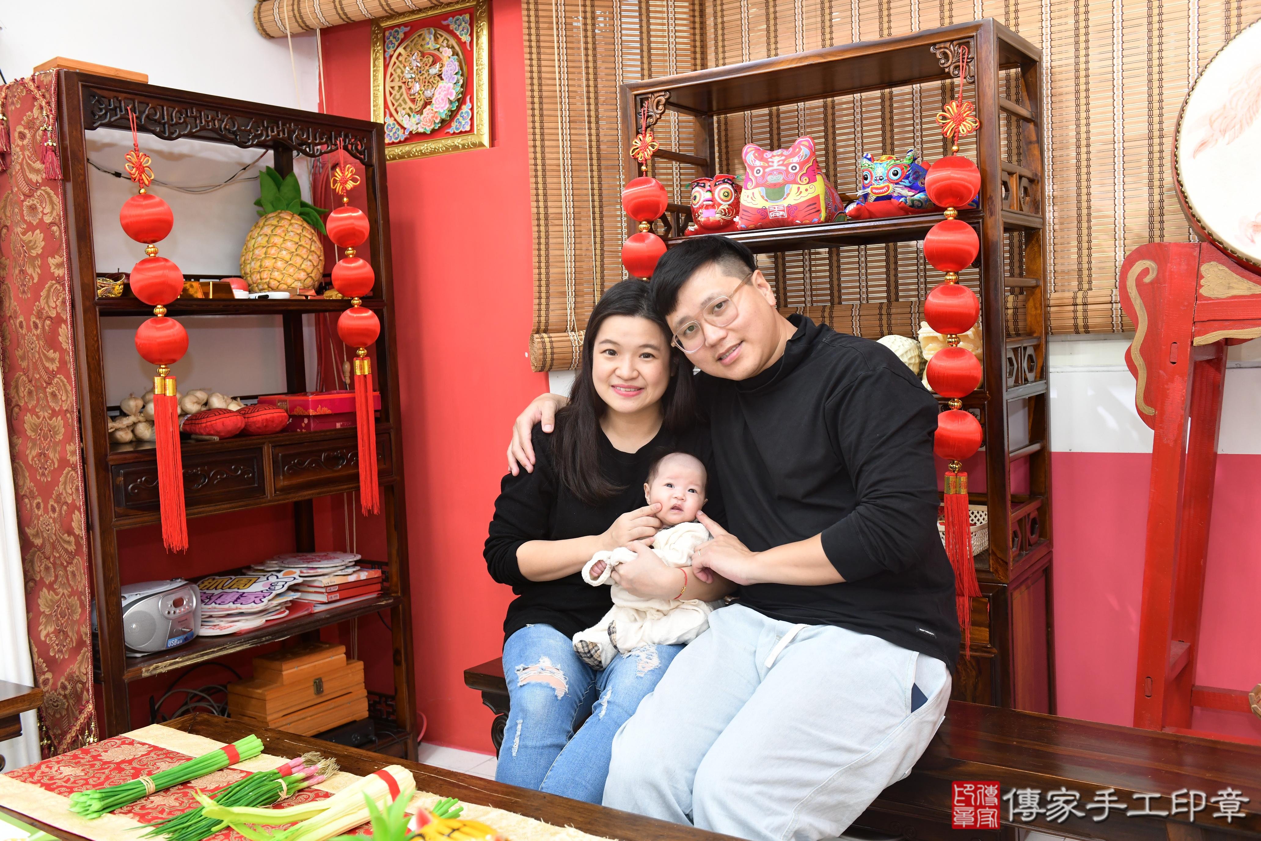 傳家手工印章高雄店、抓周、度脺、中國風會場、傳家嬰兒古禮、吉祥話、抓周道具物品24種、拍照。抓周證書。寶寶抓周、滿周歲、生日快樂、祝福