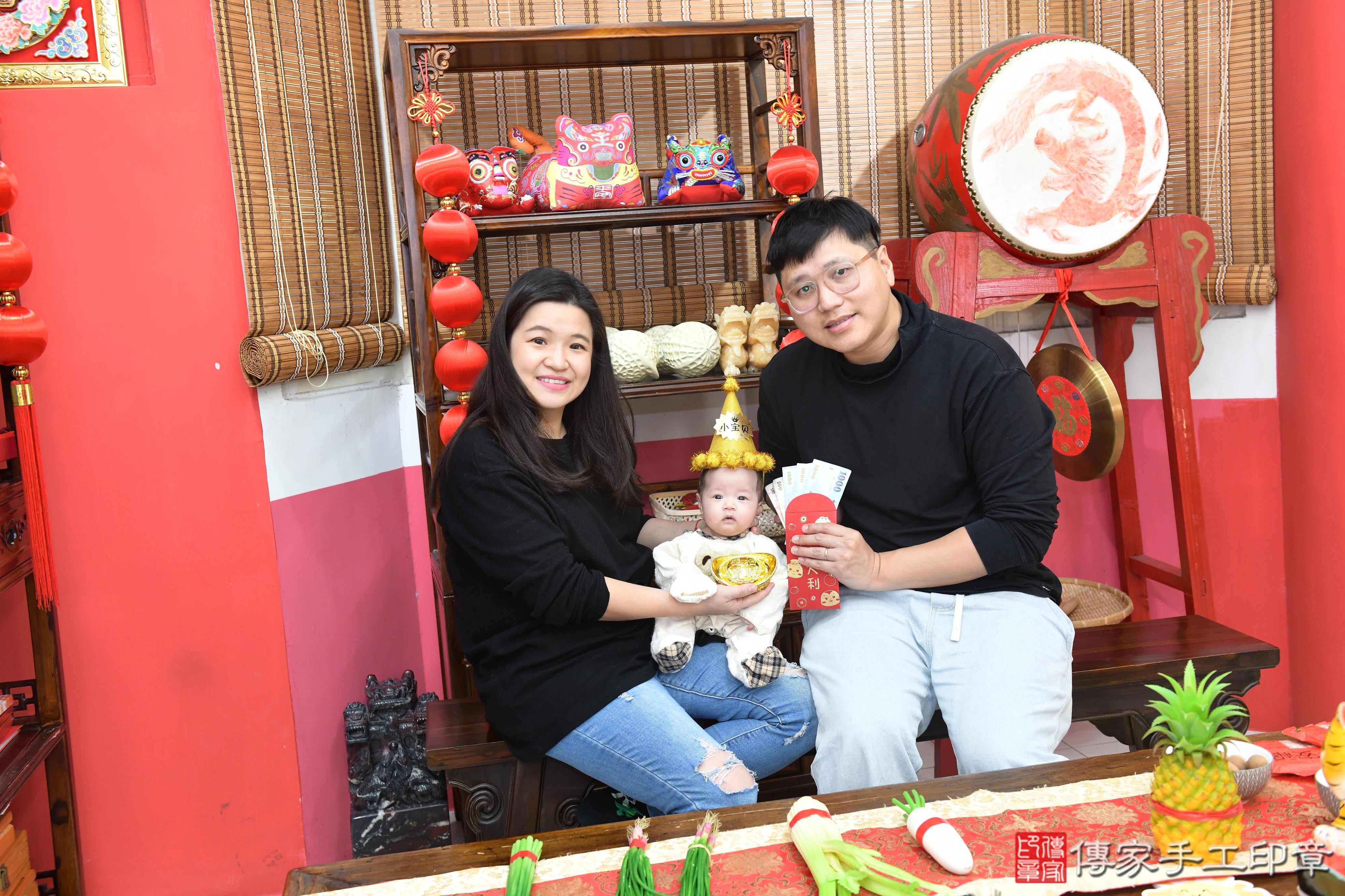 傳家手工印章高雄店、抓周、度脺、中國風會場、傳家嬰兒古禮、吉祥話、抓周道具物品24種、拍照。抓周證書。寶寶抓周、滿周歲、生日快樂、祝福