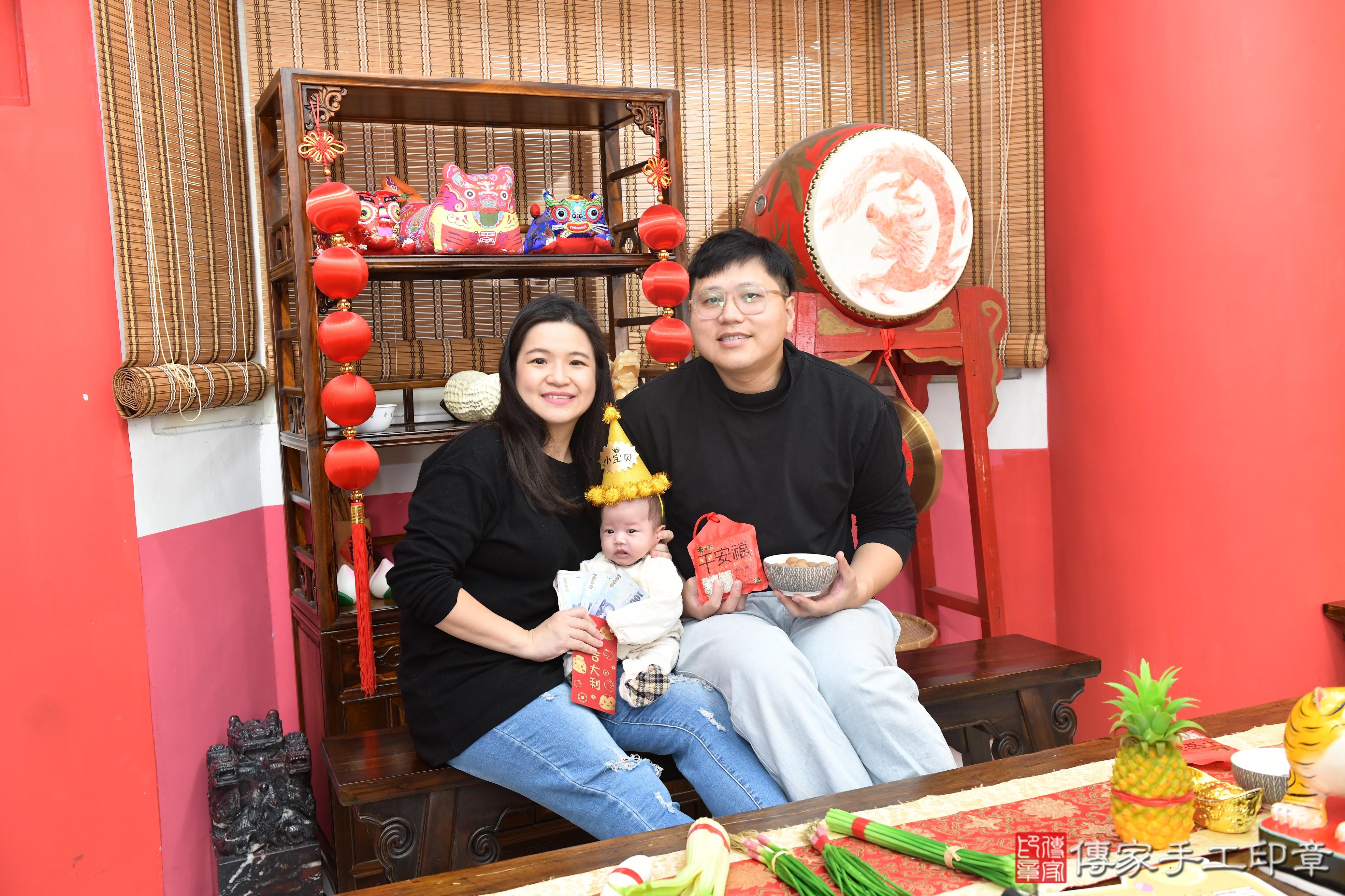 傳家手工印章高雄店、抓周、度脺、中國風會場、傳家嬰兒古禮、吉祥話、抓周道具物品24種、拍照。抓周證書。寶寶抓周、滿周歲、生日快樂、祝福