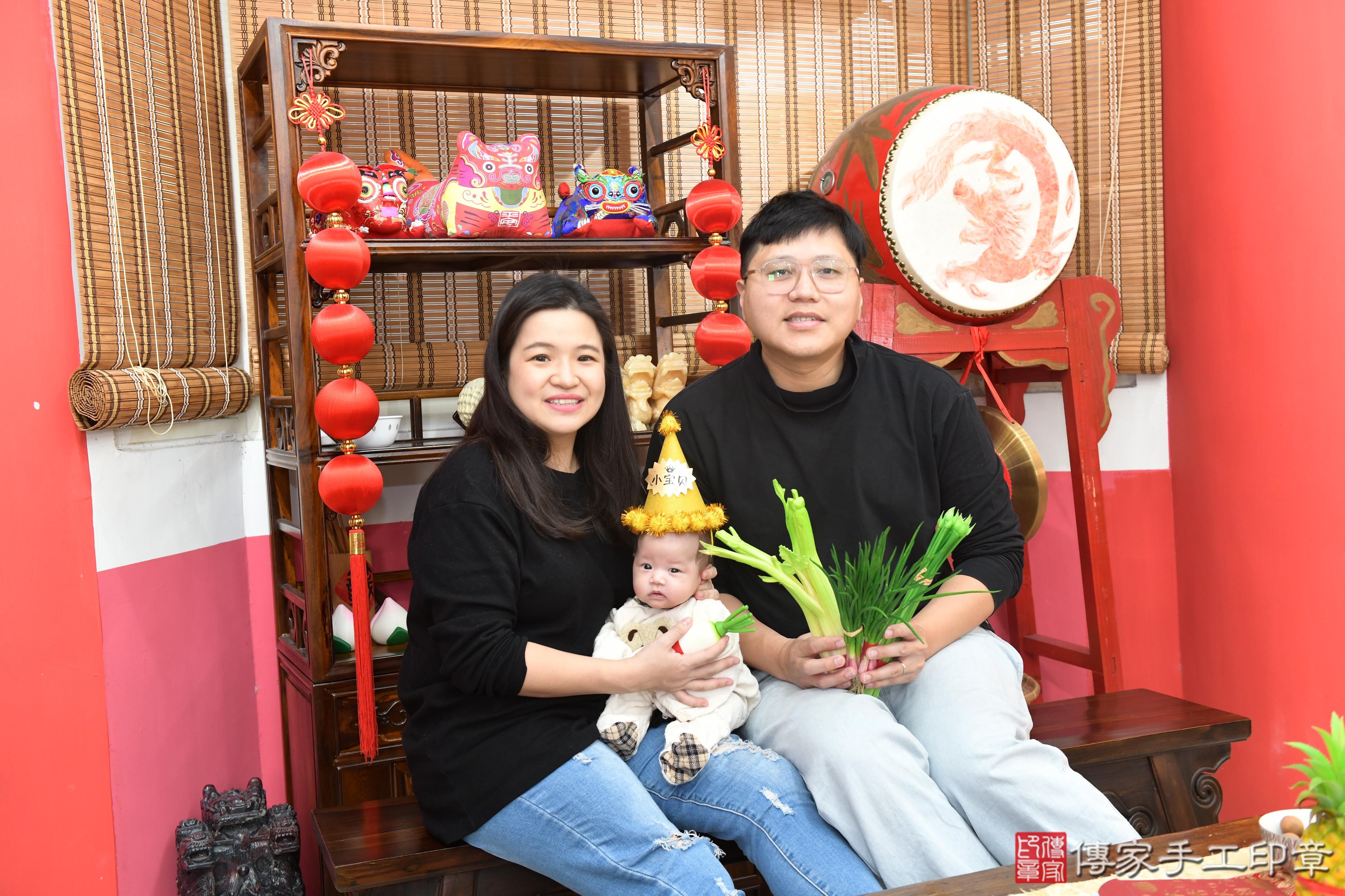 傳家手工印章高雄店、抓周、度脺、中國風會場、傳家嬰兒古禮、吉祥話、抓周道具物品24種、拍照。抓周證書。寶寶抓周、滿周歲、生日快樂、祝福