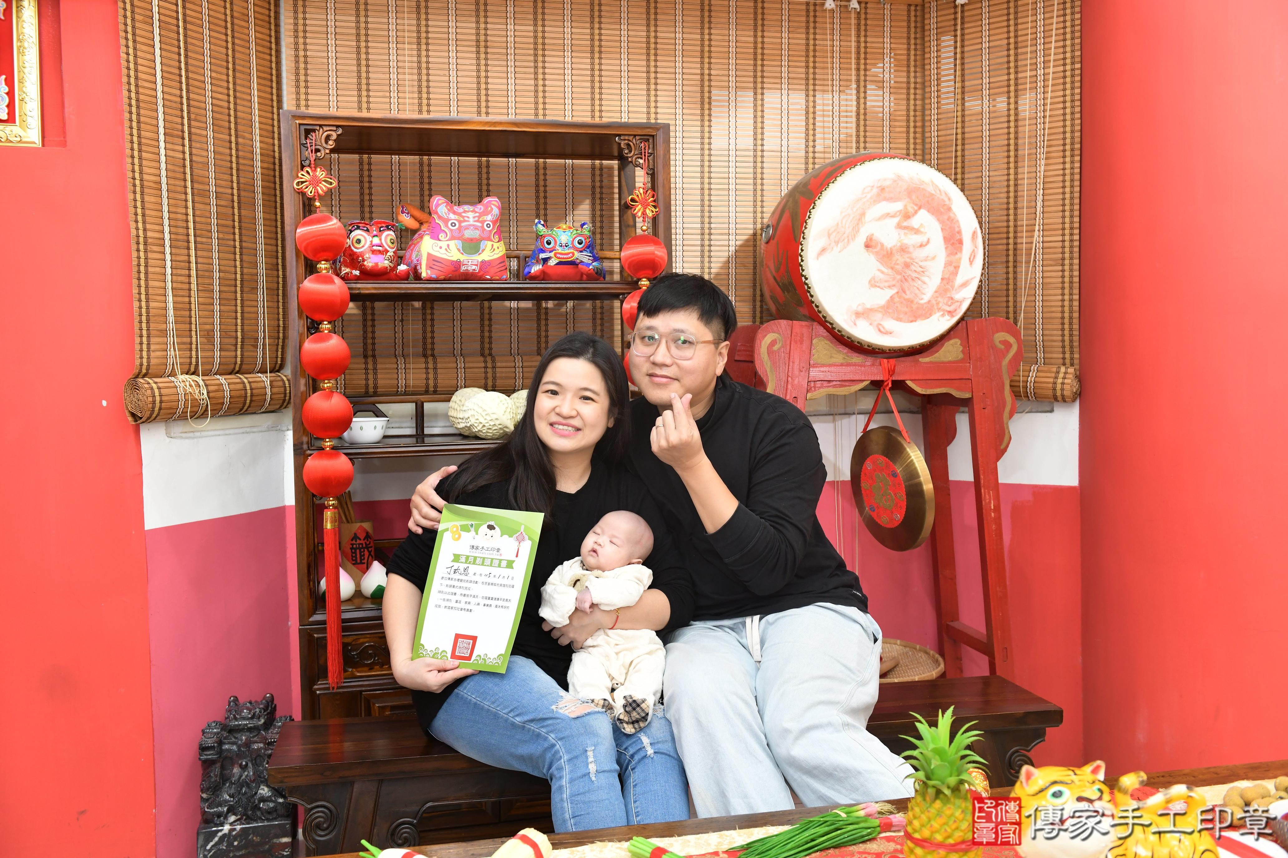 傳家手工印章高雄店、抓周、度脺、中國風會場、傳家嬰兒古禮、吉祥話、抓周道具物品24種、拍照。抓周證書。寶寶抓周、滿周歲、生日快樂、祝福