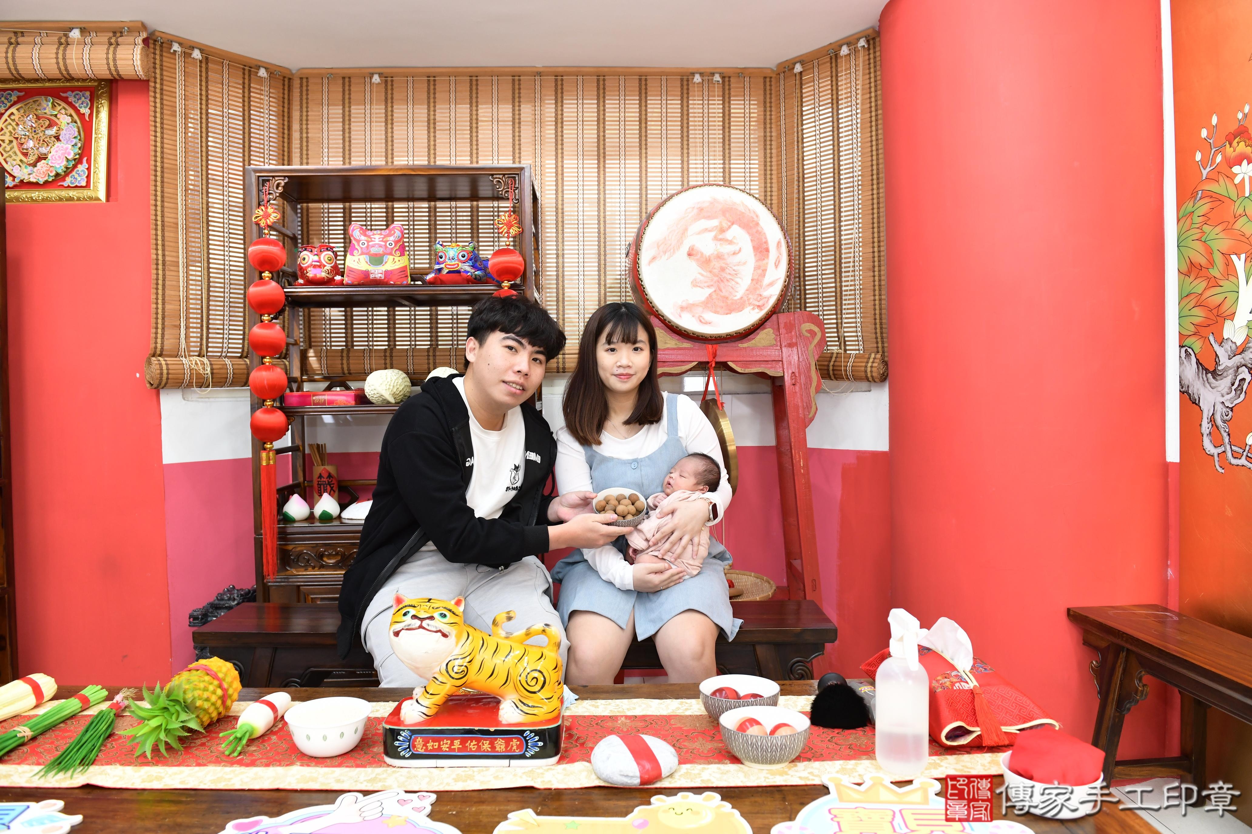 傳家手工印章高雄店、抓周、度脺、中國風會場、傳家嬰兒古禮、吉祥話、抓周道具物品24種、拍照。抓周證書。寶寶抓周、滿周歲、生日快樂、祝福