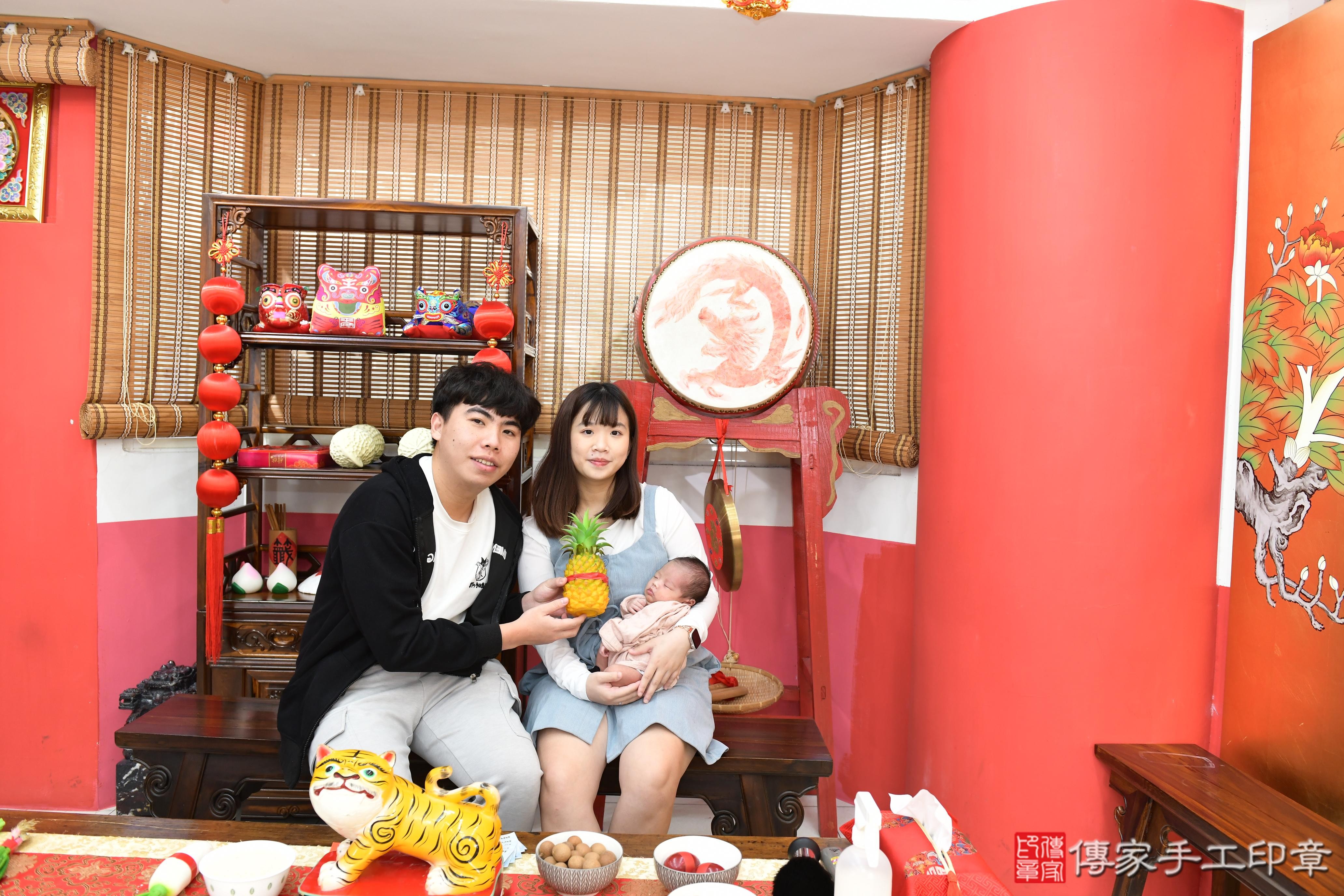 傳家手工印章高雄店、抓周、度脺、中國風會場、傳家嬰兒古禮、吉祥話、抓周道具物品24種、拍照。抓周證書。寶寶抓周、滿周歲、生日快樂、祝福 傳家手工印章高雄店、抓周、度脺、中國風會場、傳家嬰兒古禮、吉祥話、抓周道具物品24種、拍照。抓周證書。寶寶抓周、滿周歲、生日快樂、祝福