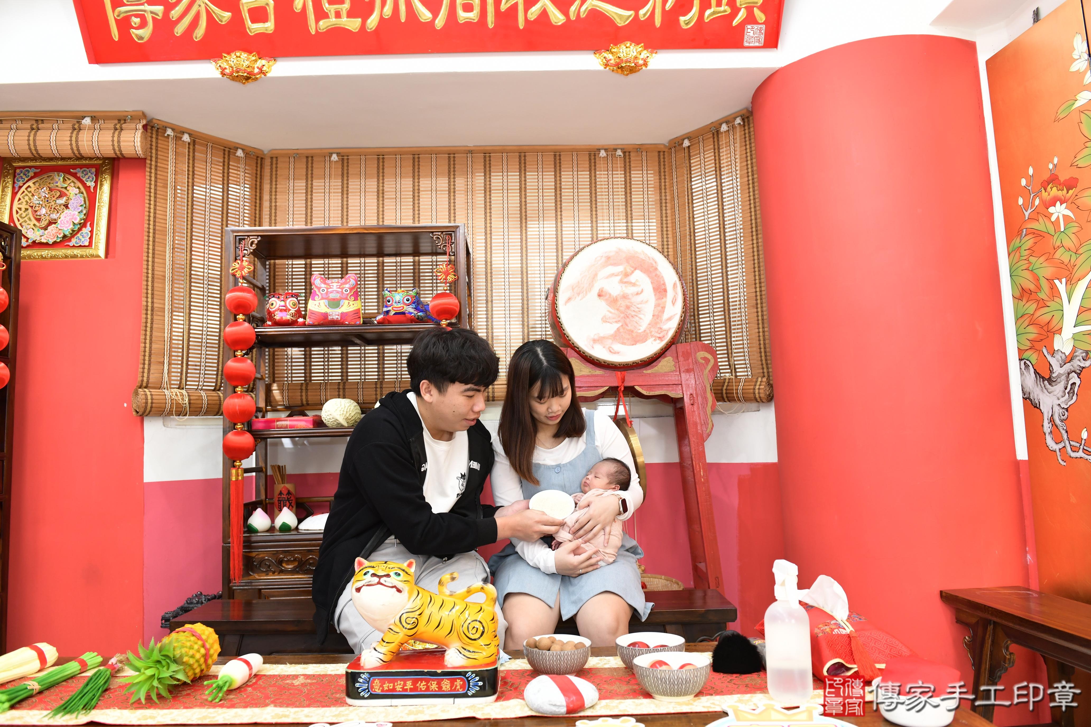 傳家手工印章高雄店、抓周、度脺、中國風會場、傳家嬰兒古禮、吉祥話、抓周道具物品24種、拍照。抓周證書。寶寶抓周、滿周歲、生日快樂、祝福 傳家手工印章高雄店、抓周、度脺、中國風會場、傳家嬰兒古禮、吉祥話、抓周道具物品24種、拍照。抓周證書。寶寶抓周、滿周歲、生日快樂、祝福