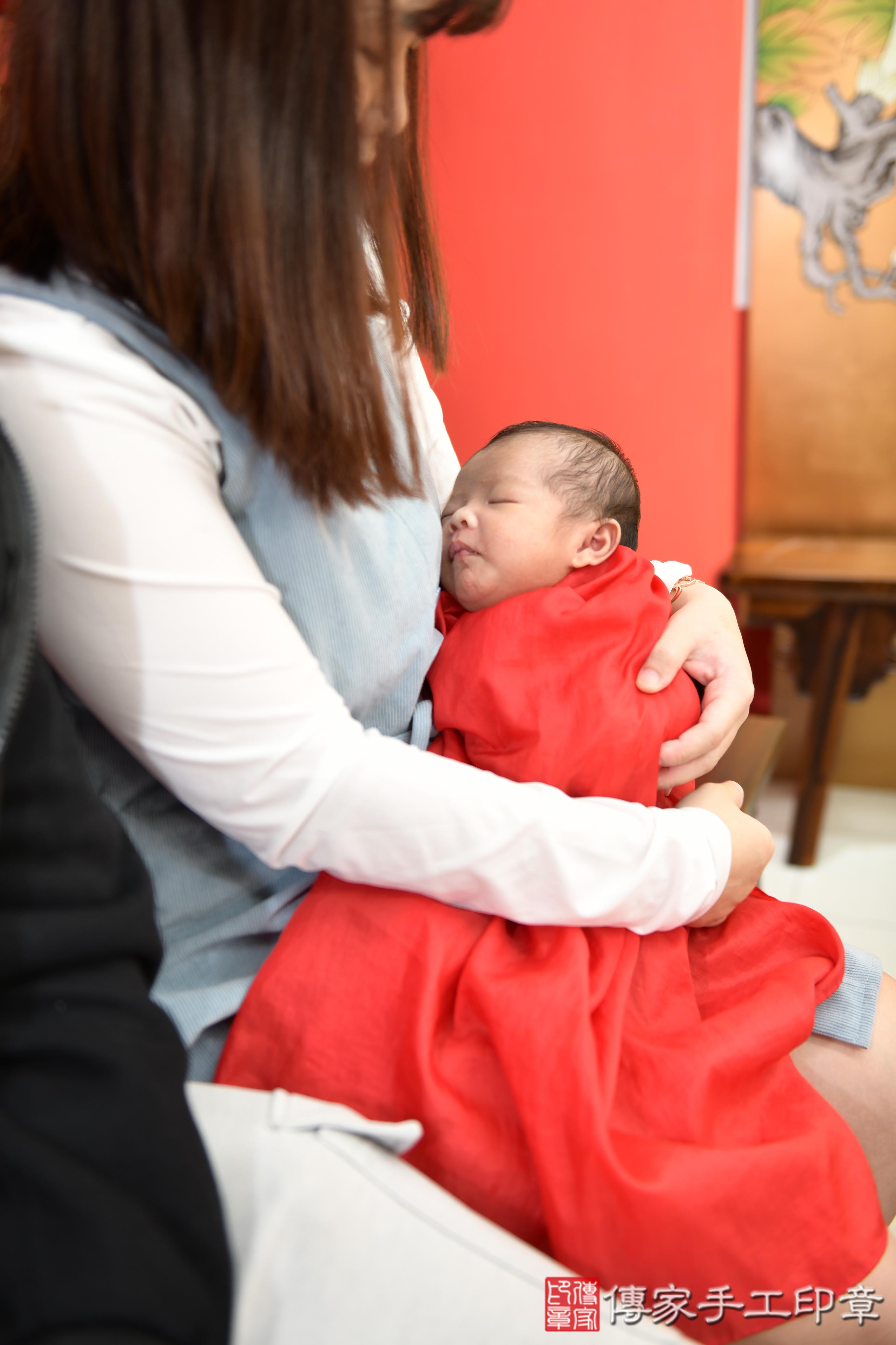 傳家手工印章高雄店、抓周、度脺、中國風會場、傳家嬰兒古禮、吉祥話、抓周道具物品24種、拍照。抓周證書。寶寶抓周、滿周歲、生日快樂、祝福 傳家手工印章高雄店、抓周、度脺、中國風會場、傳家嬰兒古禮、吉祥話、抓周道具物品24種、拍照。抓周證書。寶寶抓周、滿周歲、生日快樂、祝福