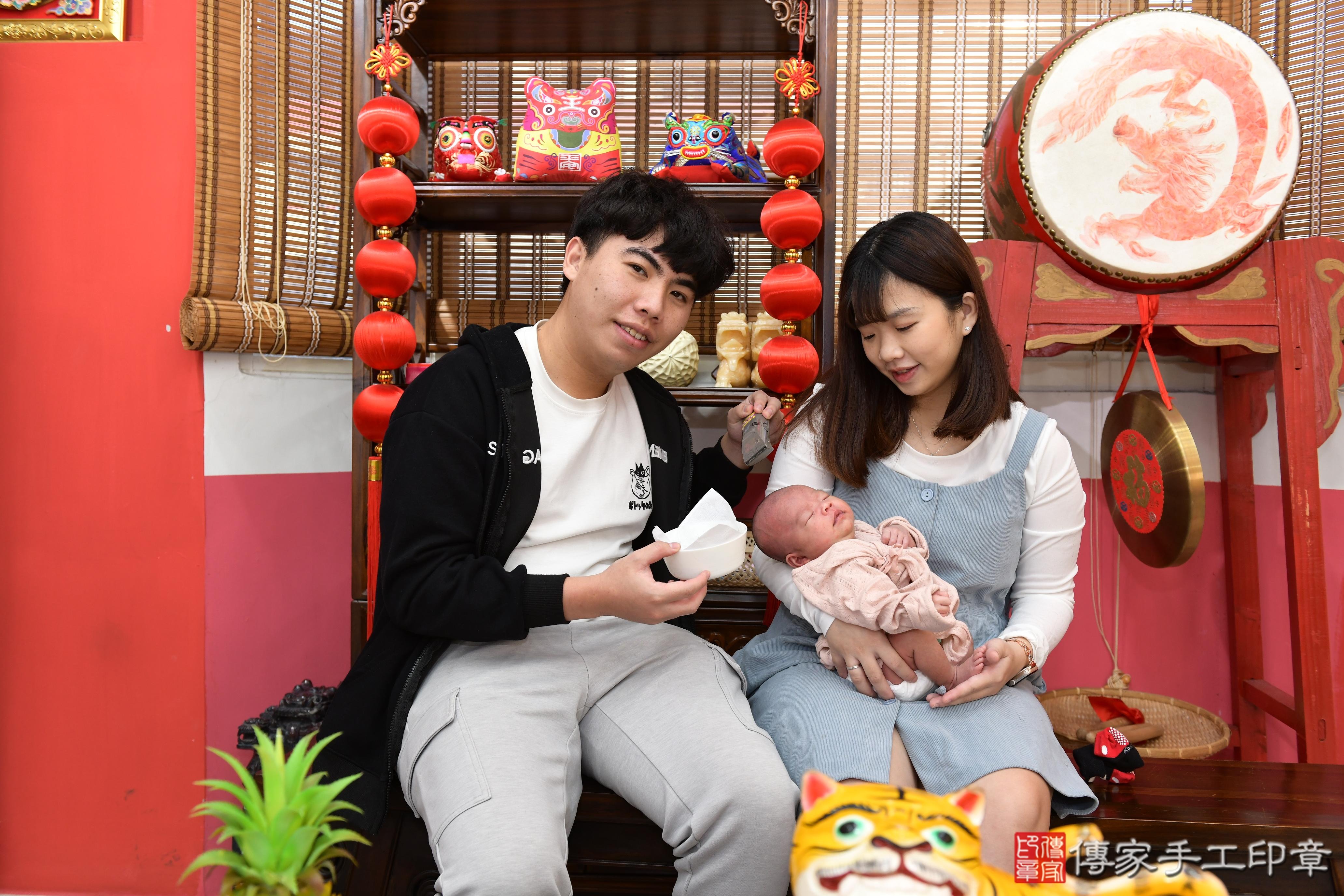 傳家手工印章高雄店、抓周、度脺、中國風會場、傳家嬰兒古禮、吉祥話、抓周道具物品24種、拍照。抓周證書。寶寶抓周、滿周歲、生日快樂、祝福 傳家手工印章高雄店、抓周、度脺、中國風會場、傳家嬰兒古禮、吉祥話、抓周道具物品24種、拍照。抓周證書。寶寶抓周、滿周歲、生日快樂、祝福