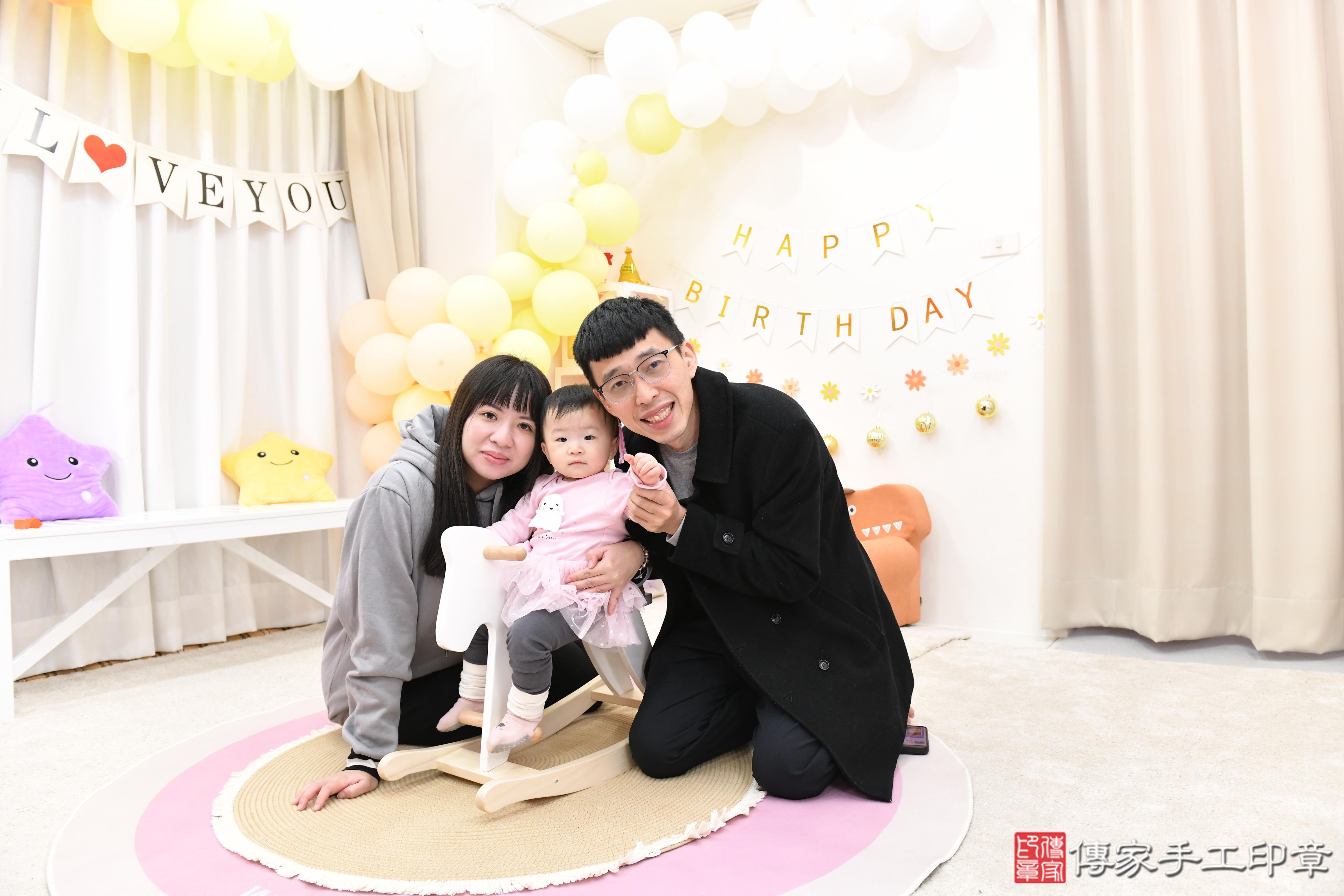 傳家手工印章高雄店、抓周、度脺、中國風會場、傳家嬰兒古禮、吉祥話、抓周道具物品24種、拍照。抓周證書。寶寶抓周、滿周歲、生日快樂、祝福