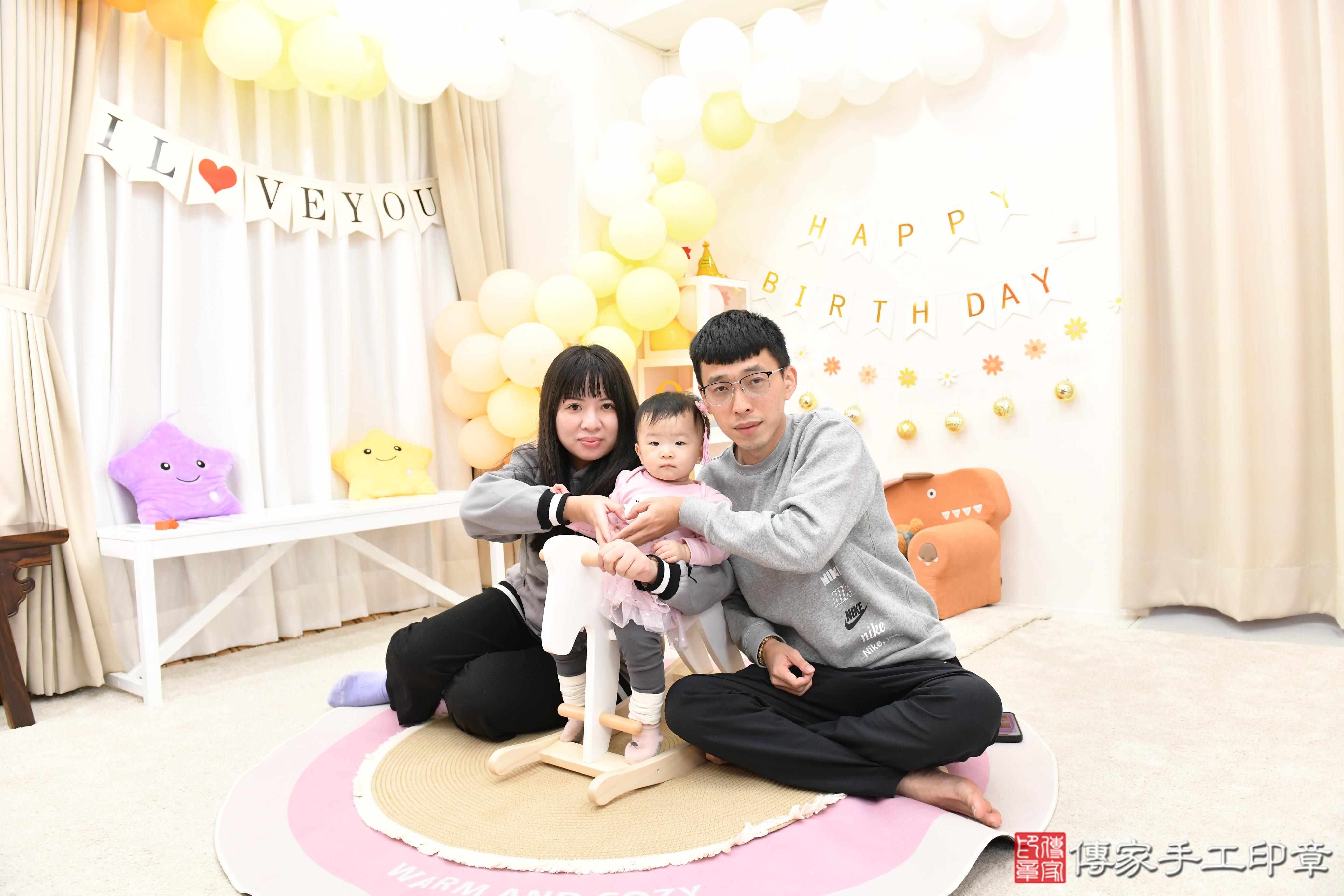 傳家手工印章高雄店、抓周、度脺、中國風會場、傳家嬰兒古禮、吉祥話、抓周道具物品24種、拍照。抓周證書。寶寶抓周、滿周歲、生日快樂、祝福