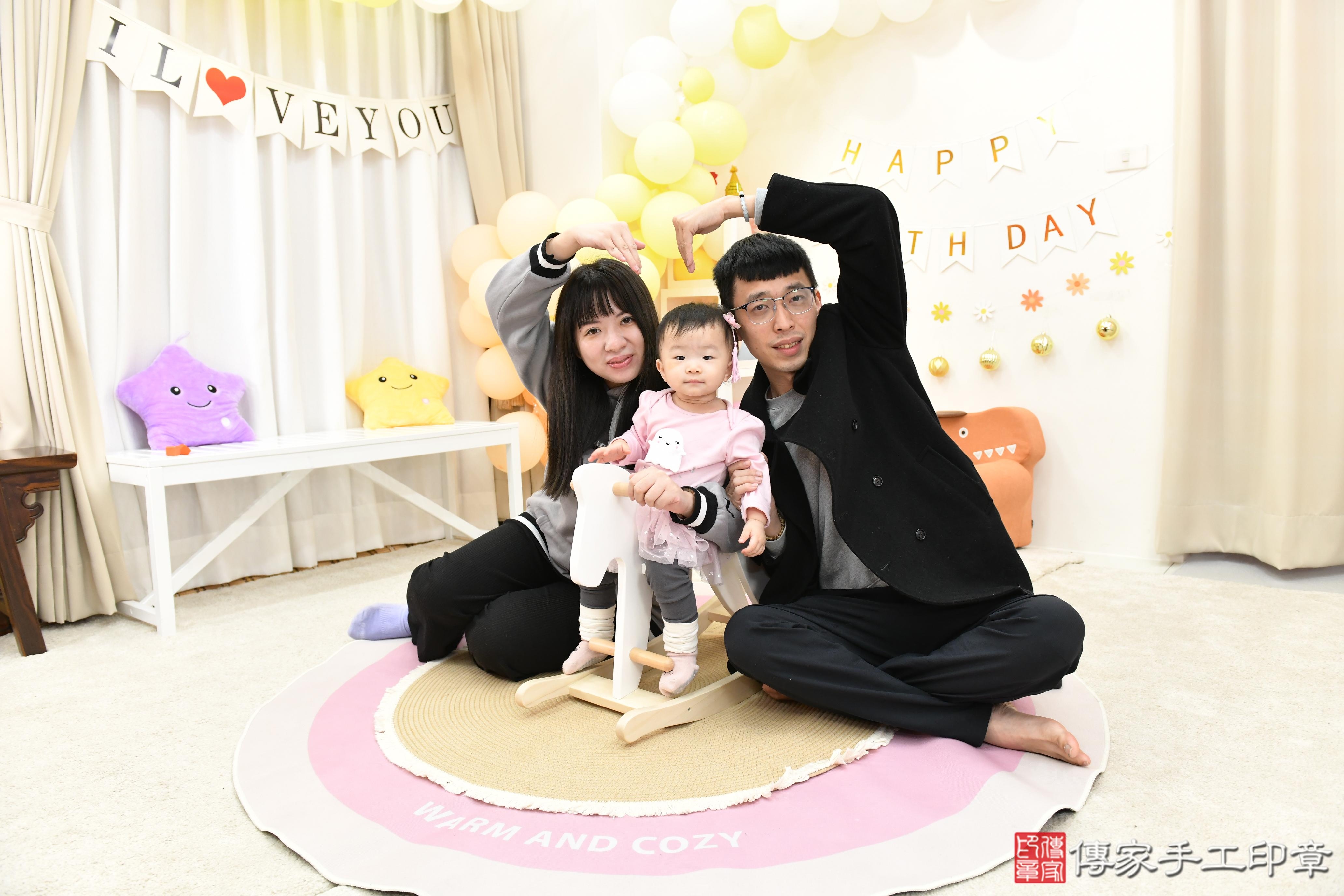 傳家手工印章高雄店、抓周、度脺、中國風會場、傳家嬰兒古禮、吉祥話、抓周道具物品24種、拍照。抓周證書。寶寶抓周、滿周歲、生日快樂、祝福