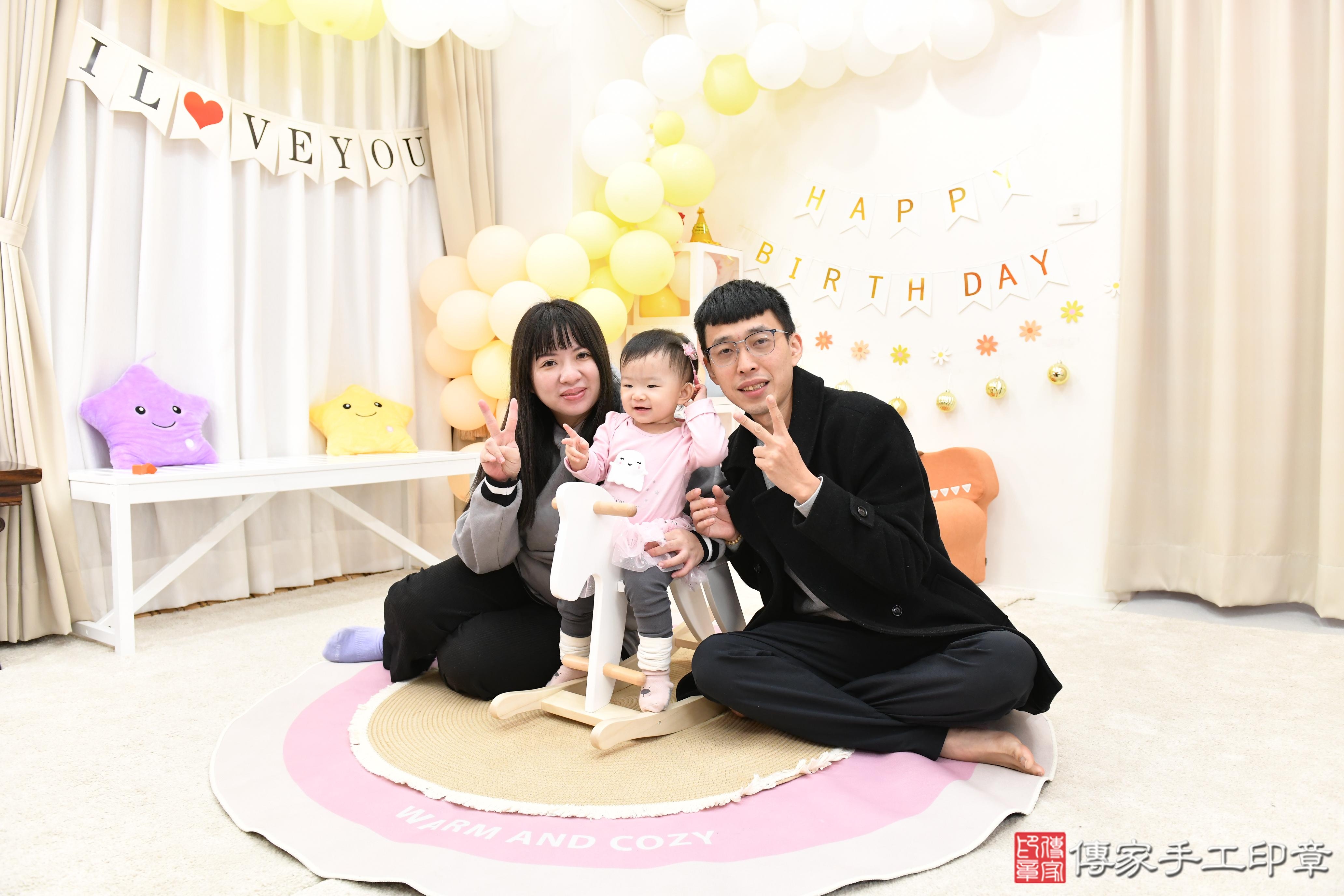 傳家手工印章高雄店、抓周、度脺、中國風會場、傳家嬰兒古禮、吉祥話、抓周道具物品24種、拍照。抓周證書。寶寶抓周、滿周歲、生日快樂、祝福