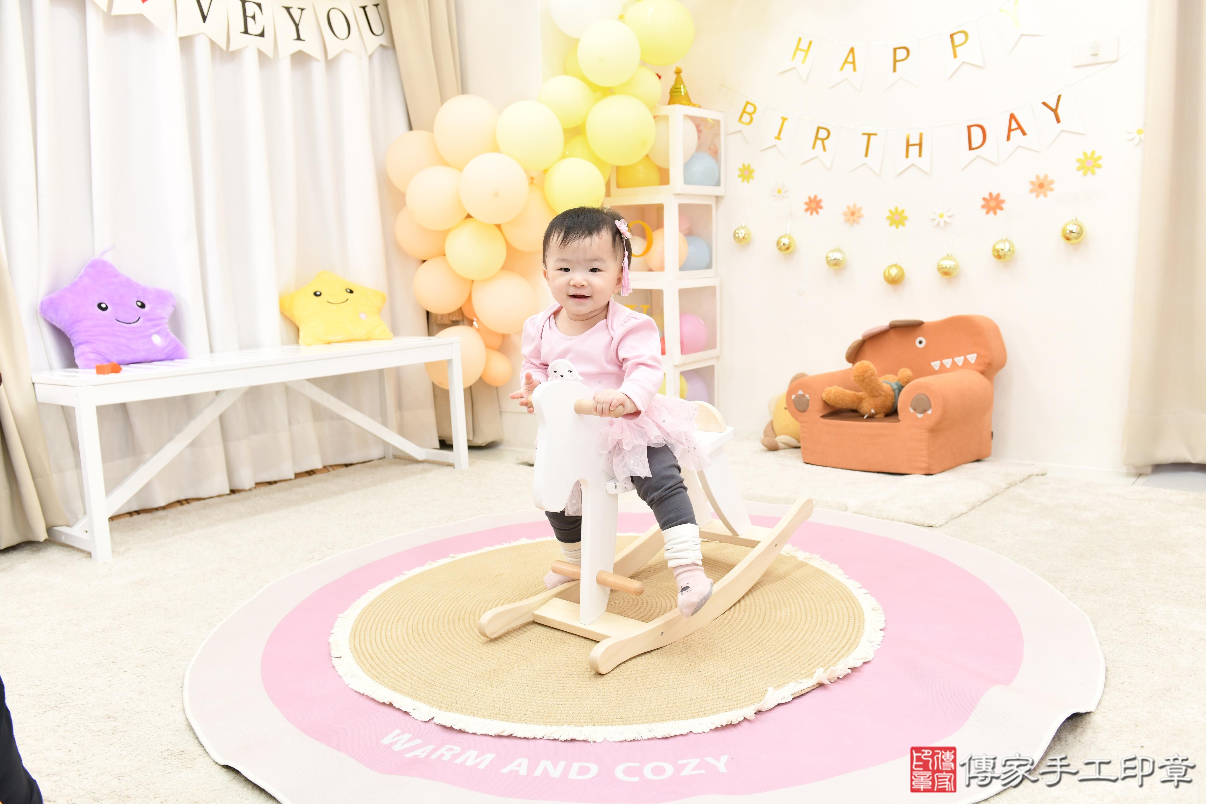 傳家手工印章高雄店、抓周、度脺、中國風會場、傳家嬰兒古禮、吉祥話、抓周道具物品24種、拍照。抓周證書。寶寶抓周、滿周歲、生日快樂、祝福