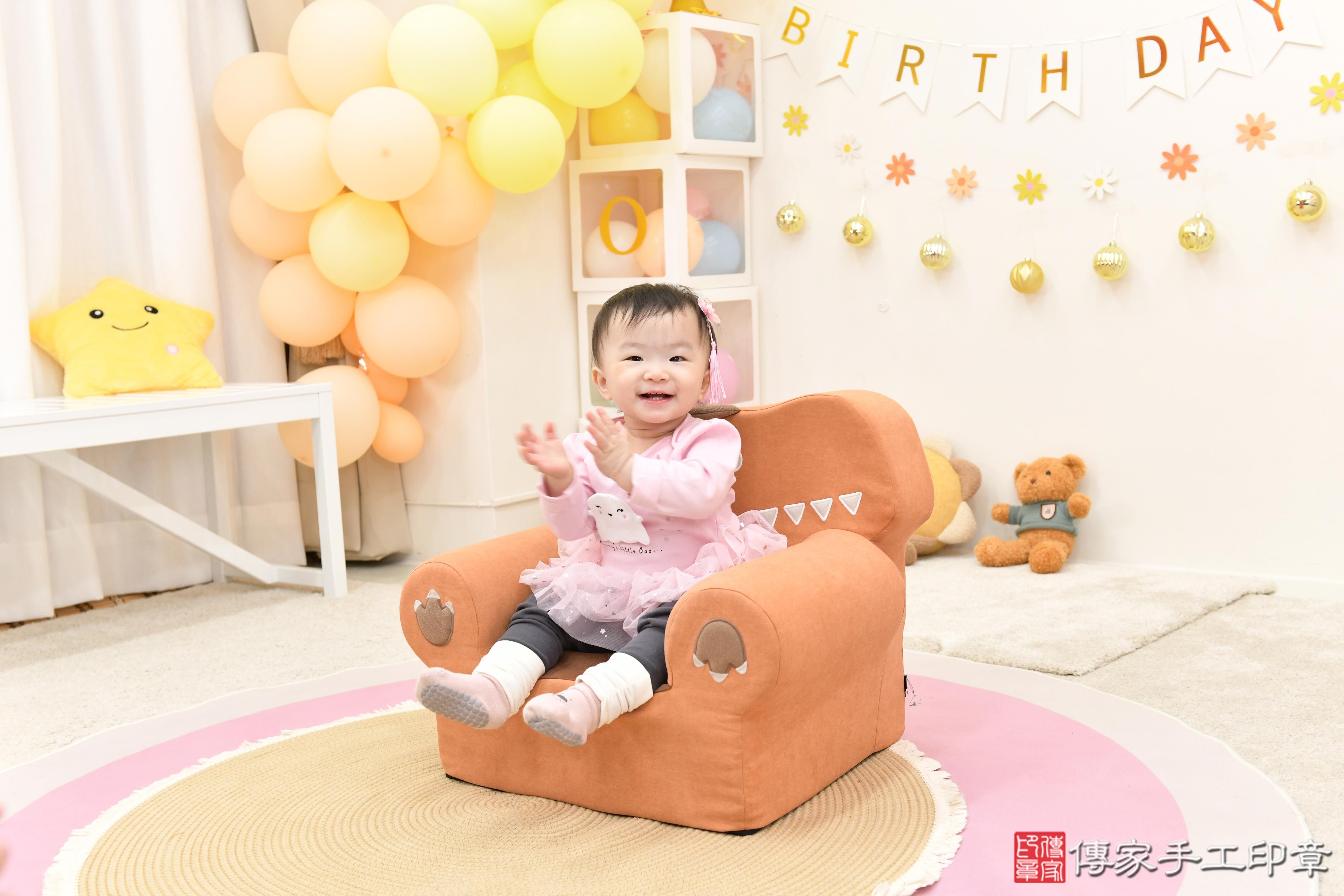 傳家手工印章高雄店、抓周、度脺、中國風會場、傳家嬰兒古禮、吉祥話、抓周道具物品24種、拍照。抓周證書。寶寶抓周、滿周歲、生日快樂、祝福