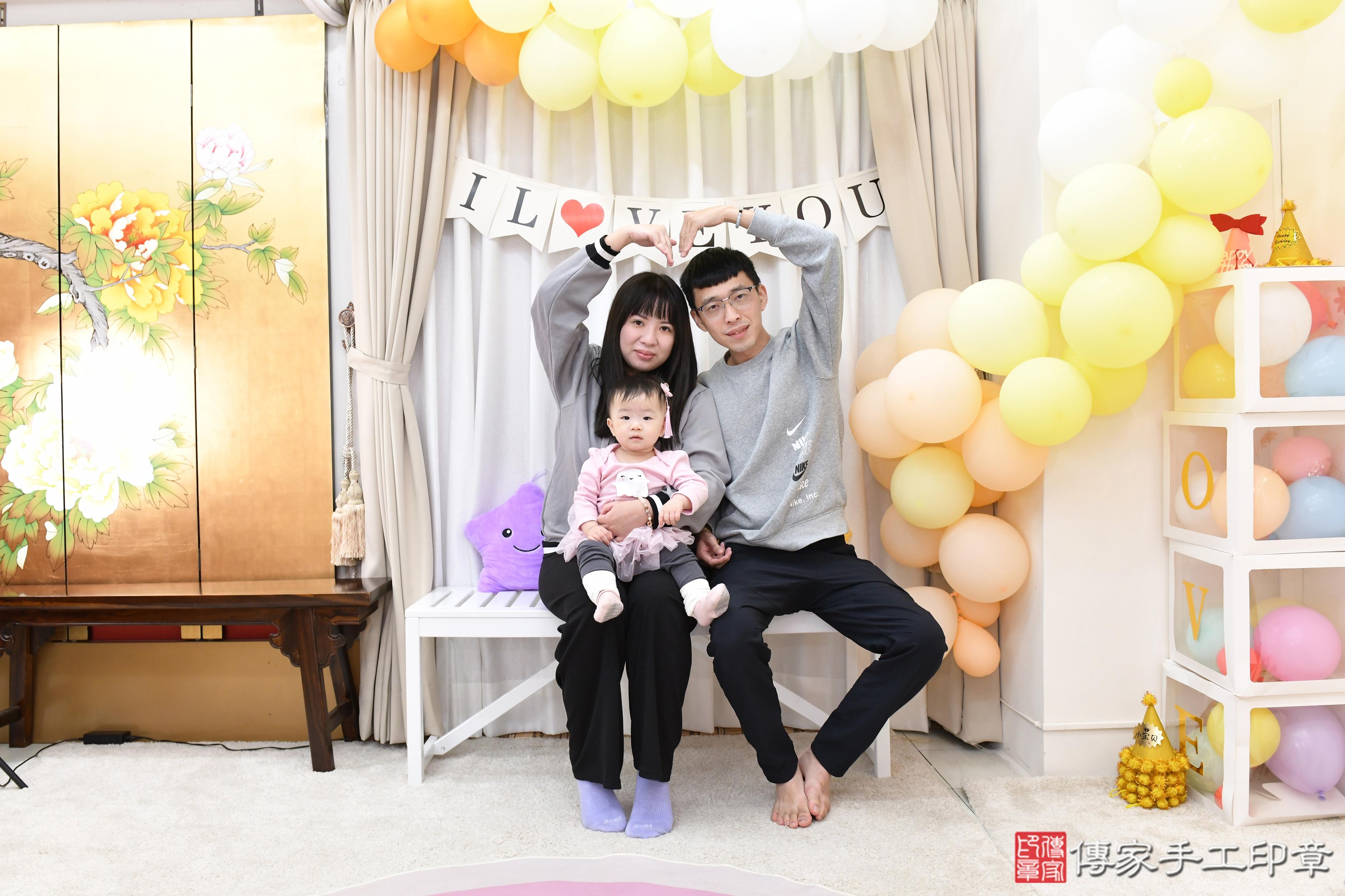 傳家手工印章高雄店、抓周、度脺、中國風會場、傳家嬰兒古禮、吉祥話、抓周道具物品24種、拍照。抓周證書。寶寶抓周、滿周歲、生日快樂、祝福