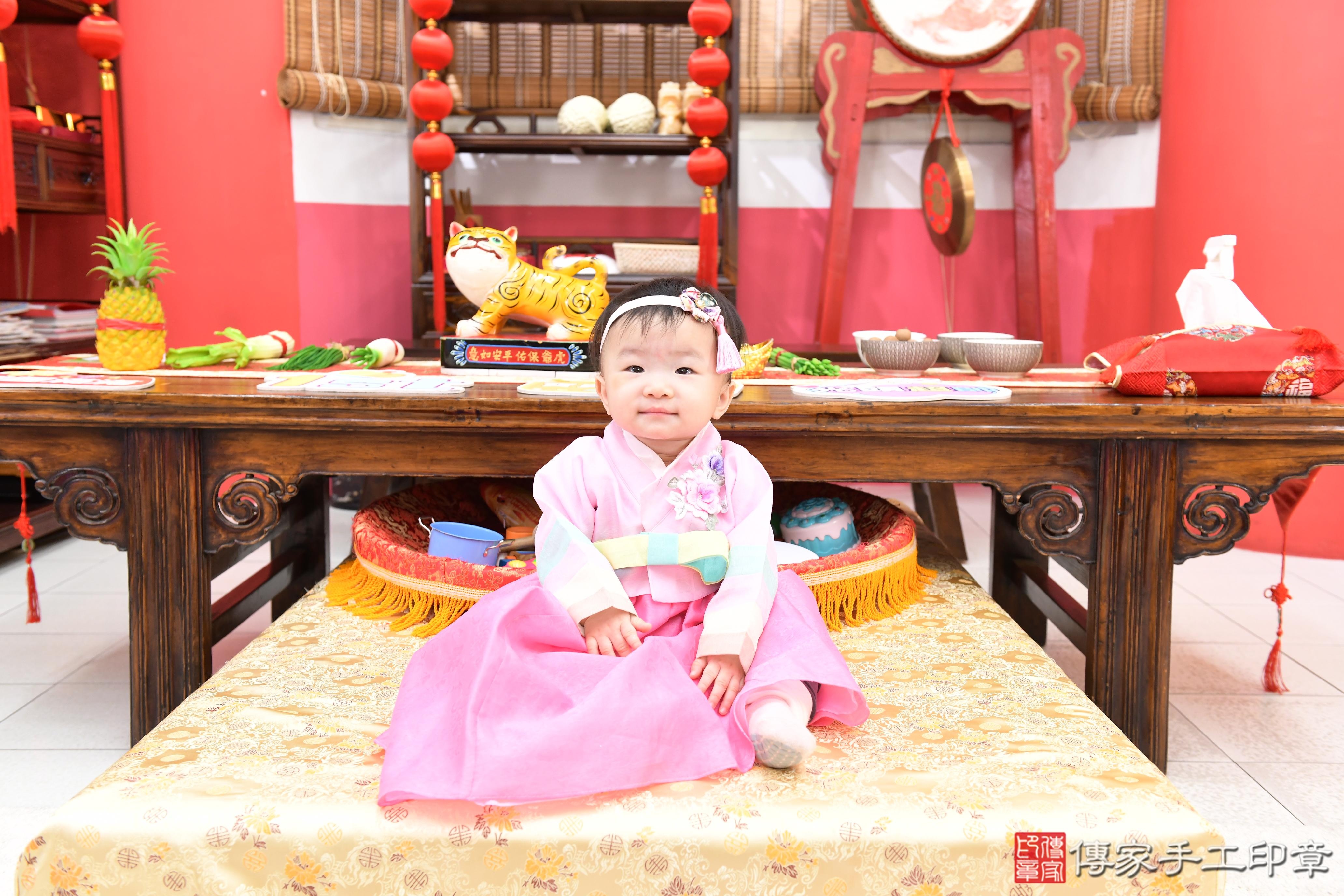 傳家手工印章高雄店、抓周、度脺、中國風會場、傳家嬰兒古禮、吉祥話、抓周道具物品24種、拍照。抓周證書。寶寶抓周、滿周歲、生日快樂、祝福