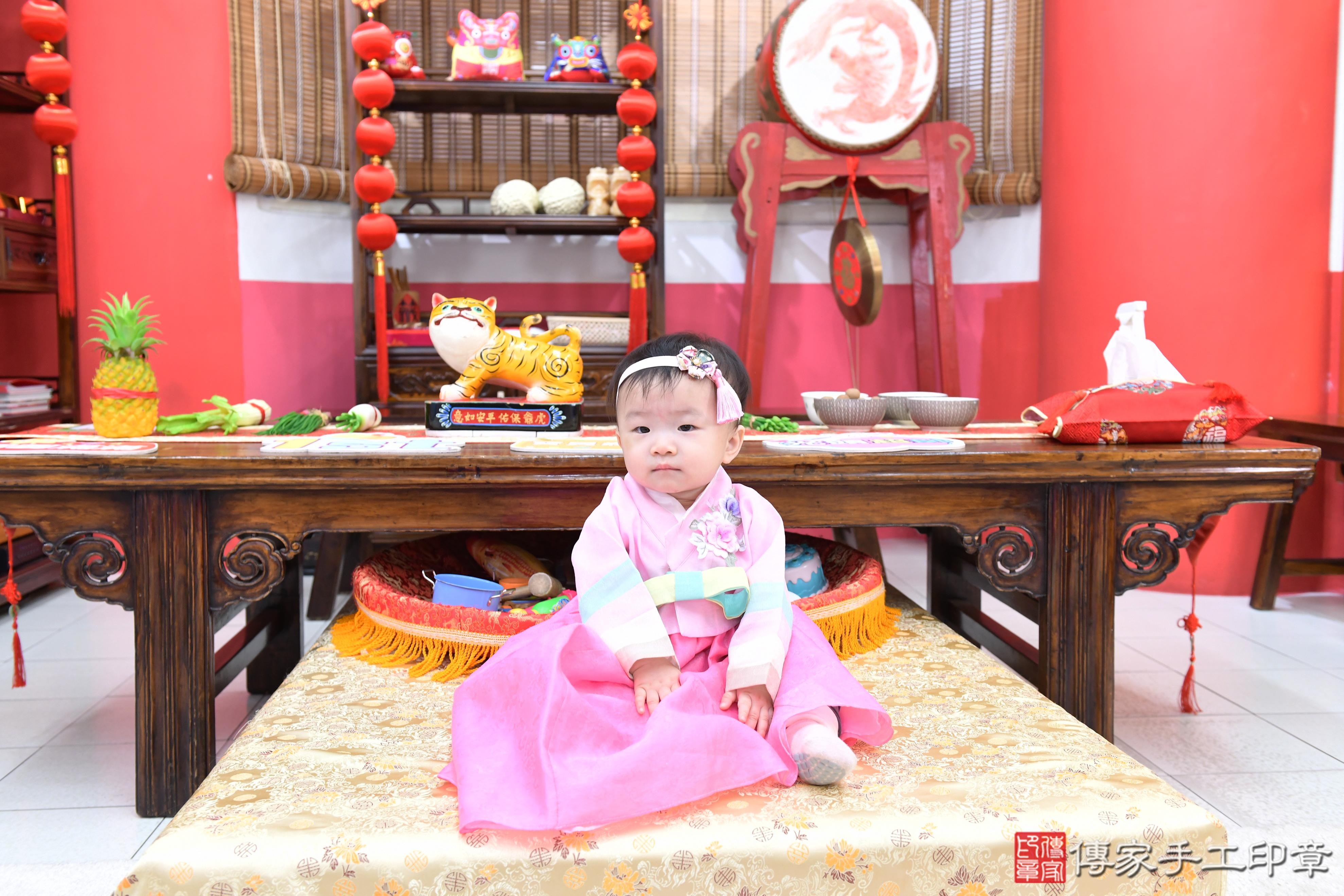 傳家手工印章高雄店、抓周、度脺、中國風會場、傳家嬰兒古禮、吉祥話、抓周道具物品24種、拍照。抓周證書。寶寶抓周、滿周歲、生日快樂、祝福