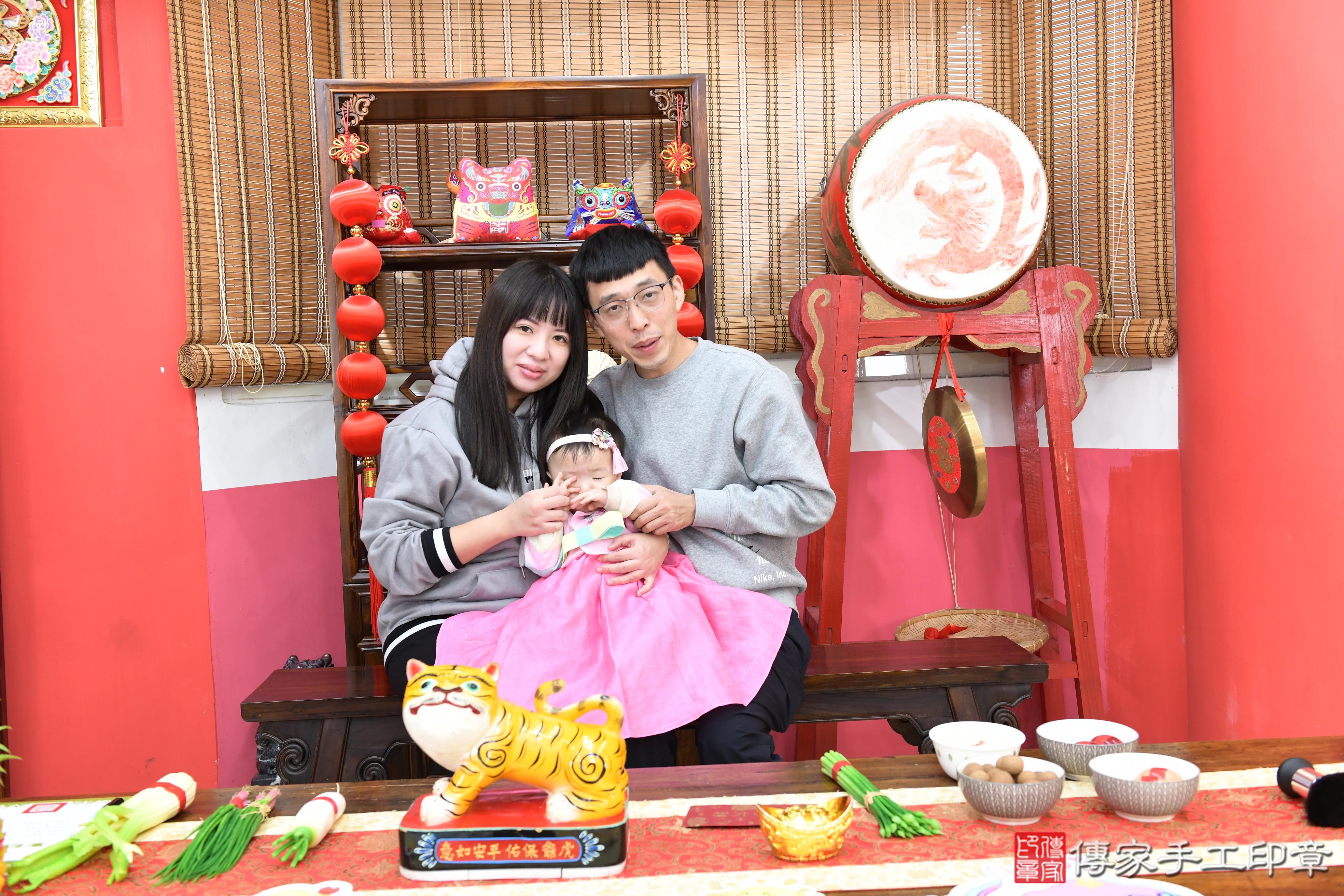 傳家手工印章高雄店、抓周、度脺、中國風會場、傳家嬰兒古禮、吉祥話、抓周道具物品24種、拍照。抓周證書。寶寶抓周、滿周歲、生日快樂、祝福