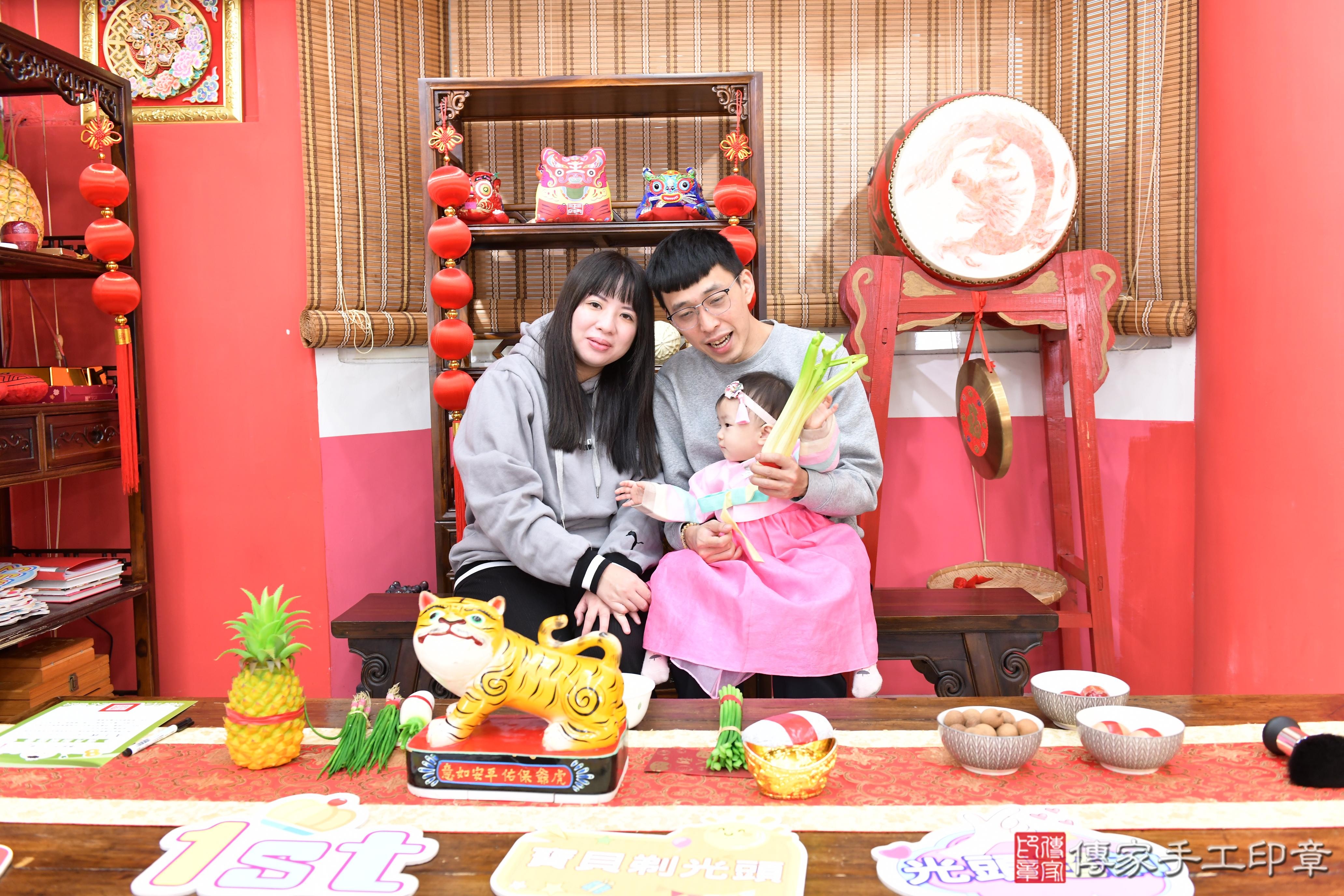 傳家手工印章高雄店、抓周、度脺、中國風會場、傳家嬰兒古禮、吉祥話、抓周道具物品24種、拍照。抓周證書。寶寶抓周、滿周歲、生日快樂、祝福