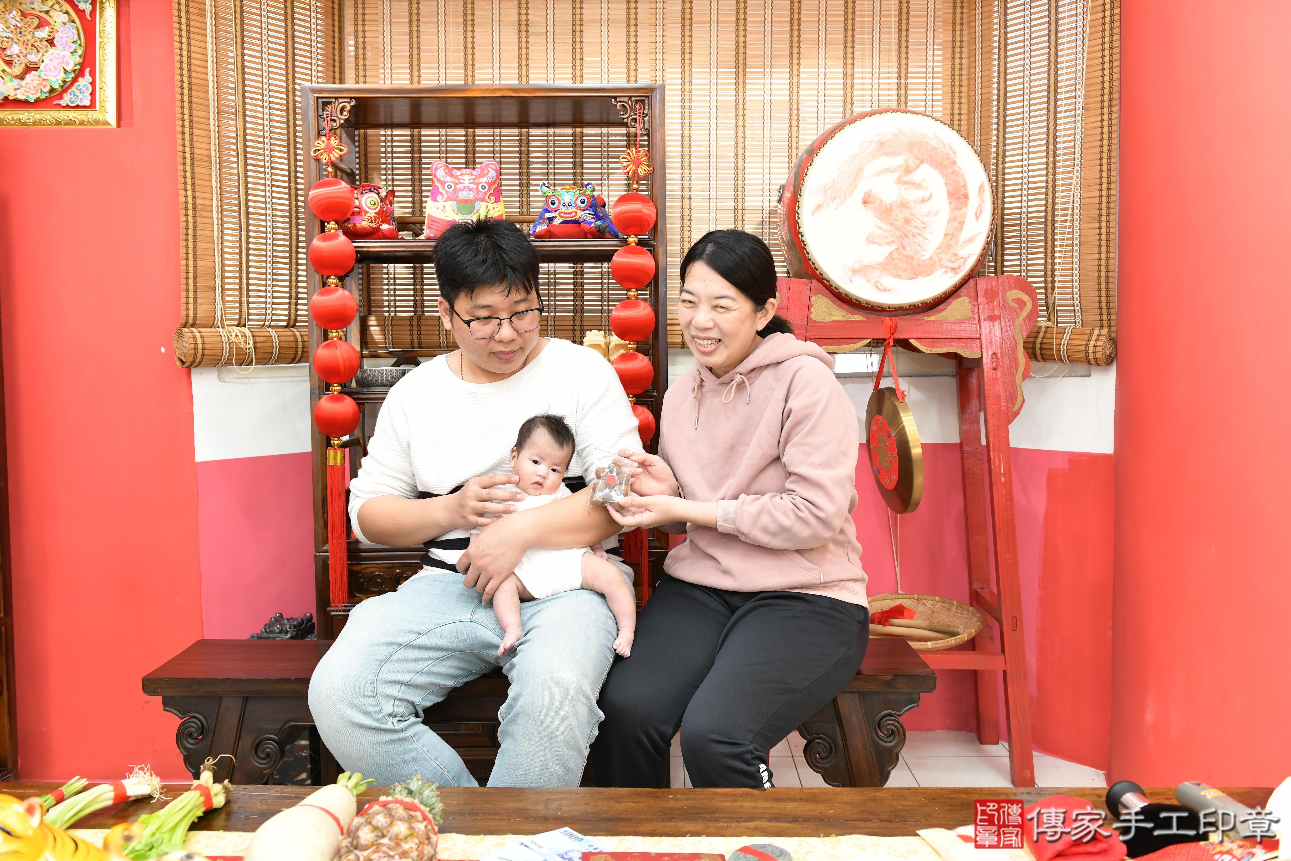 傳家手工印章高雄店、抓周、度脺、中國風會場、傳家嬰兒古禮、吉祥話、抓周道具物品24種、拍照。抓周證書。寶寶抓周、滿周歲、生日快樂、祝福