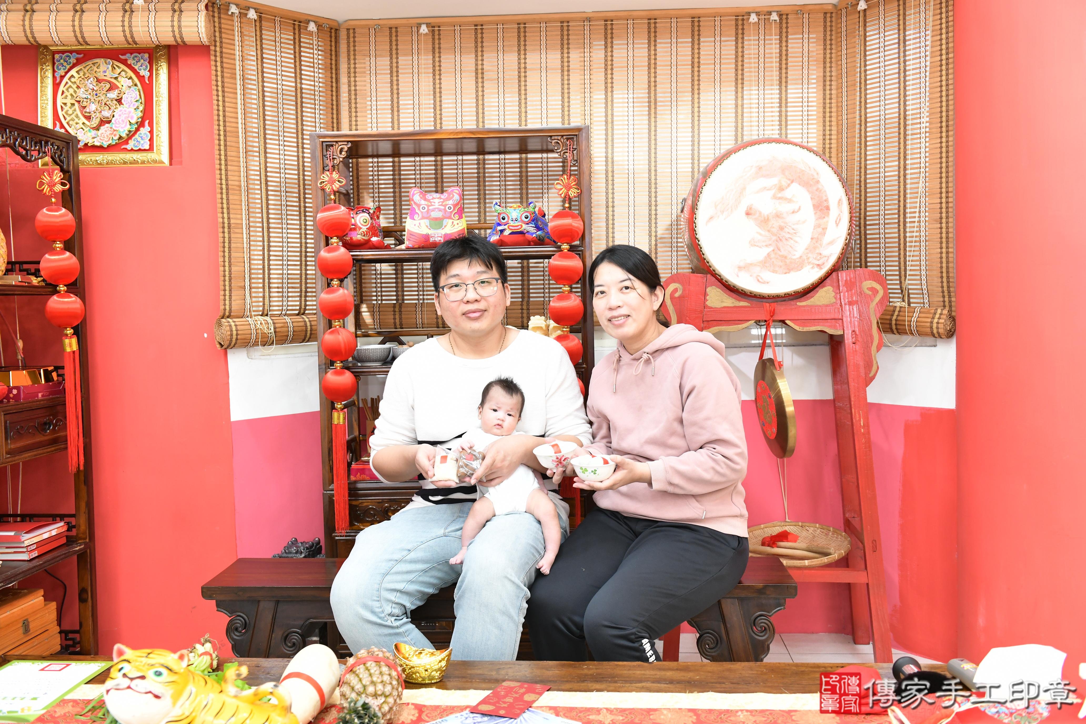 傳家手工印章高雄店、抓周、度脺、中國風會場、傳家嬰兒古禮、吉祥話、抓周道具物品24種、拍照。抓周證書。寶寶抓周、滿周歲、生日快樂、祝福 傳家手工印章高雄店、抓周、度脺、中國風會場、傳家嬰兒古禮、吉祥話、抓周道具物品24種、拍照。抓周證書。寶寶抓周、滿周歲、生日快樂、祝福