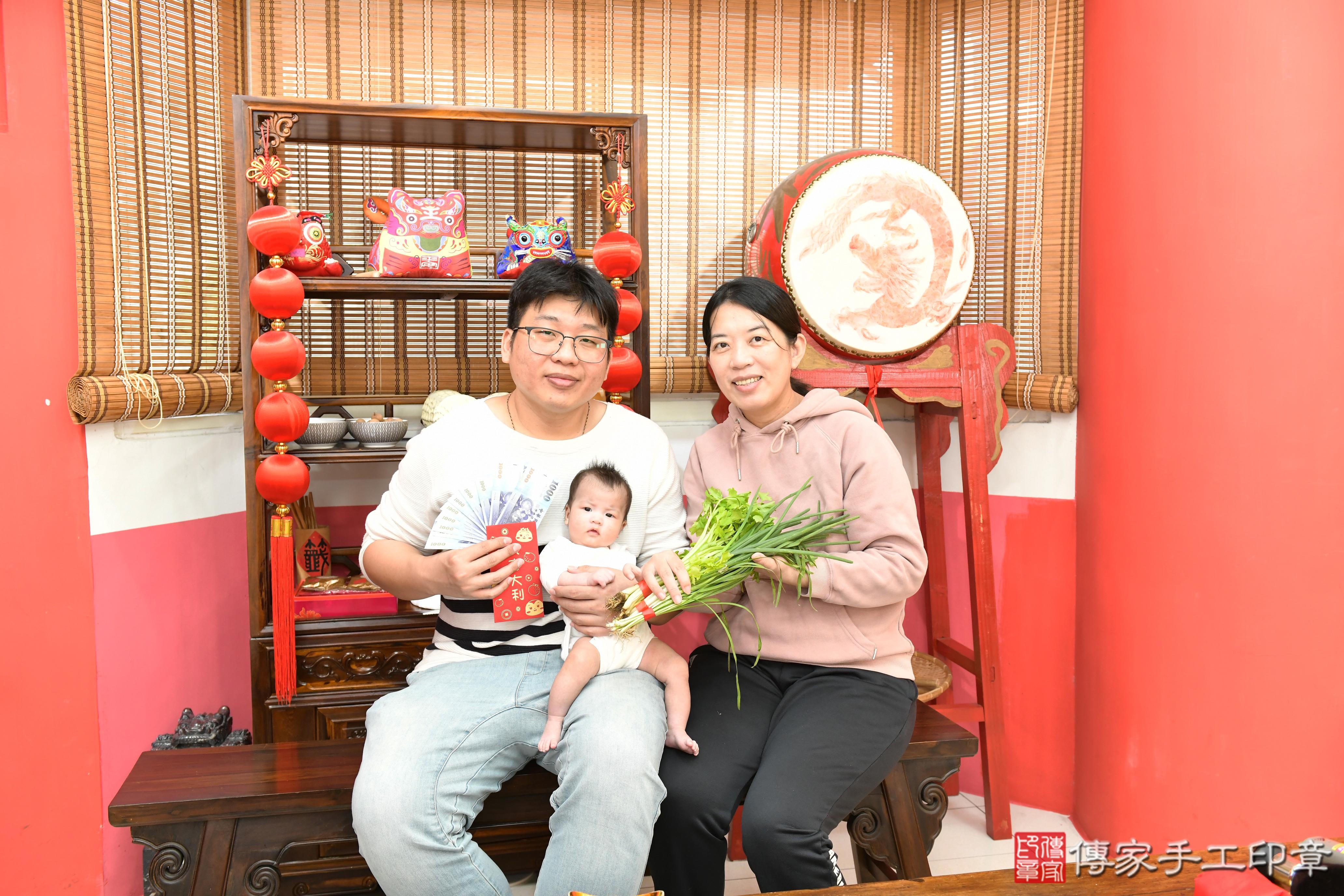 傳家手工印章高雄店、抓周、度脺、中國風會場、傳家嬰兒古禮、吉祥話、抓周道具物品24種、拍照。抓周證書。寶寶抓周、滿周歲、生日快樂、祝福