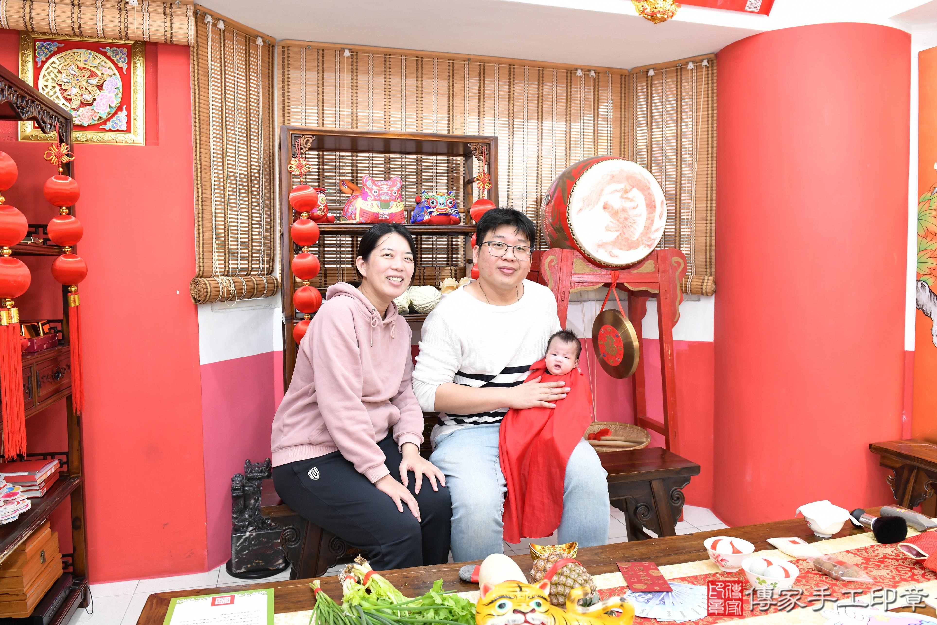 傳家手工印章高雄店、抓周、度脺、中國風會場、傳家嬰兒古禮、吉祥話、抓周道具物品24種、拍照。抓周證書。寶寶抓周、滿周歲、生日快樂、祝福 傳家手工印章高雄店、抓周、度脺、中國風會場、傳家嬰兒古禮、吉祥話、抓周道具物品24種、拍照。抓周證書。寶寶抓周、滿周歲、生日快樂、祝福