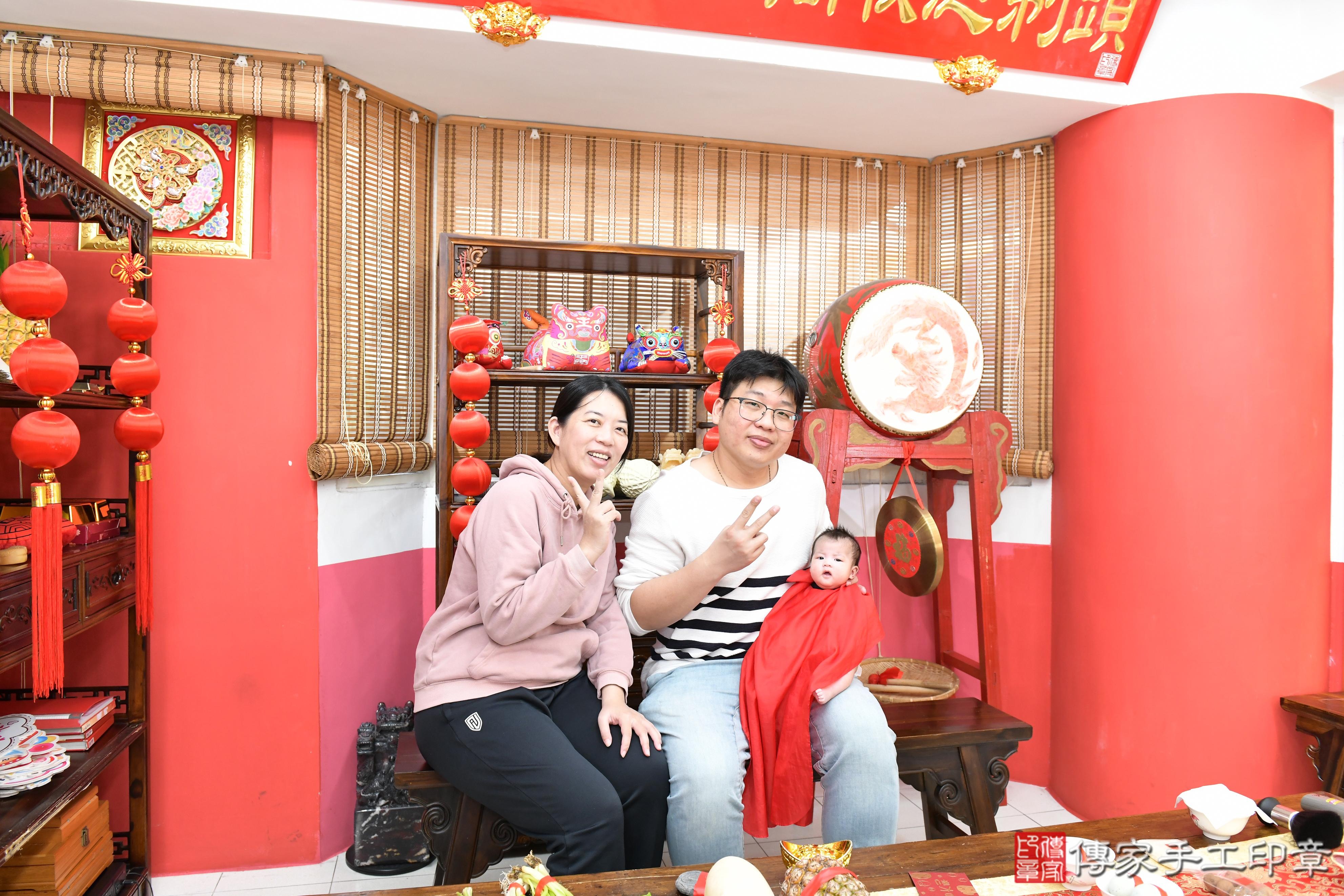 傳家手工印章高雄店、抓周、度脺、中國風會場、傳家嬰兒古禮、吉祥話、抓周道具物品24種、拍照。抓周證書。寶寶抓周、滿周歲、生日快樂、祝福 傳家手工印章高雄店、抓周、度脺、中國風會場、傳家嬰兒古禮、吉祥話、抓周道具物品24種、拍照。抓周證書。寶寶抓周、滿周歲、生日快樂、祝福