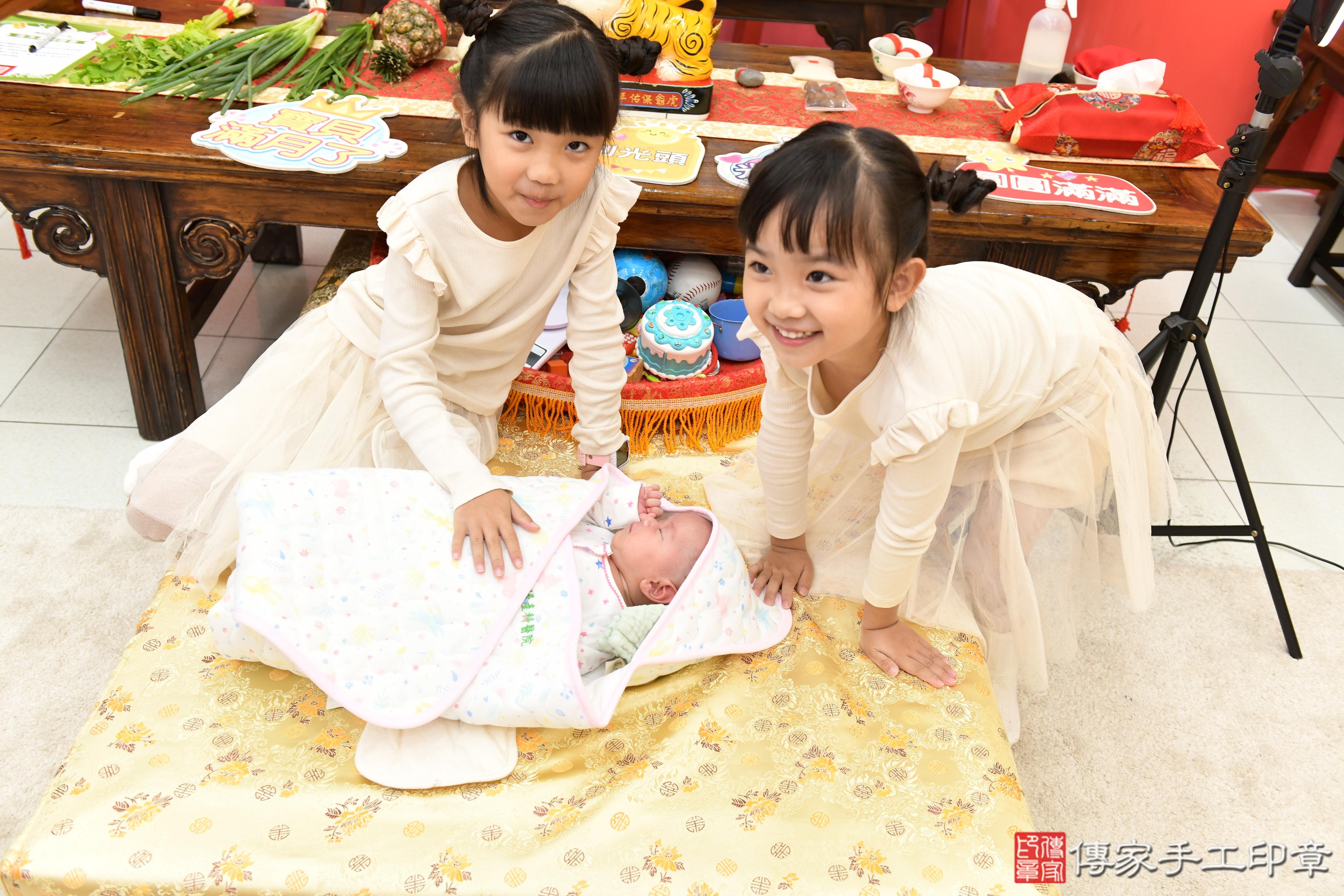 傳家手工印章高雄店、抓周、度脺、中國風會場、傳家嬰兒古禮、吉祥話、抓周道具物品24種、拍照。抓周證書。寶寶抓周、滿周歲、生日快樂、祝福