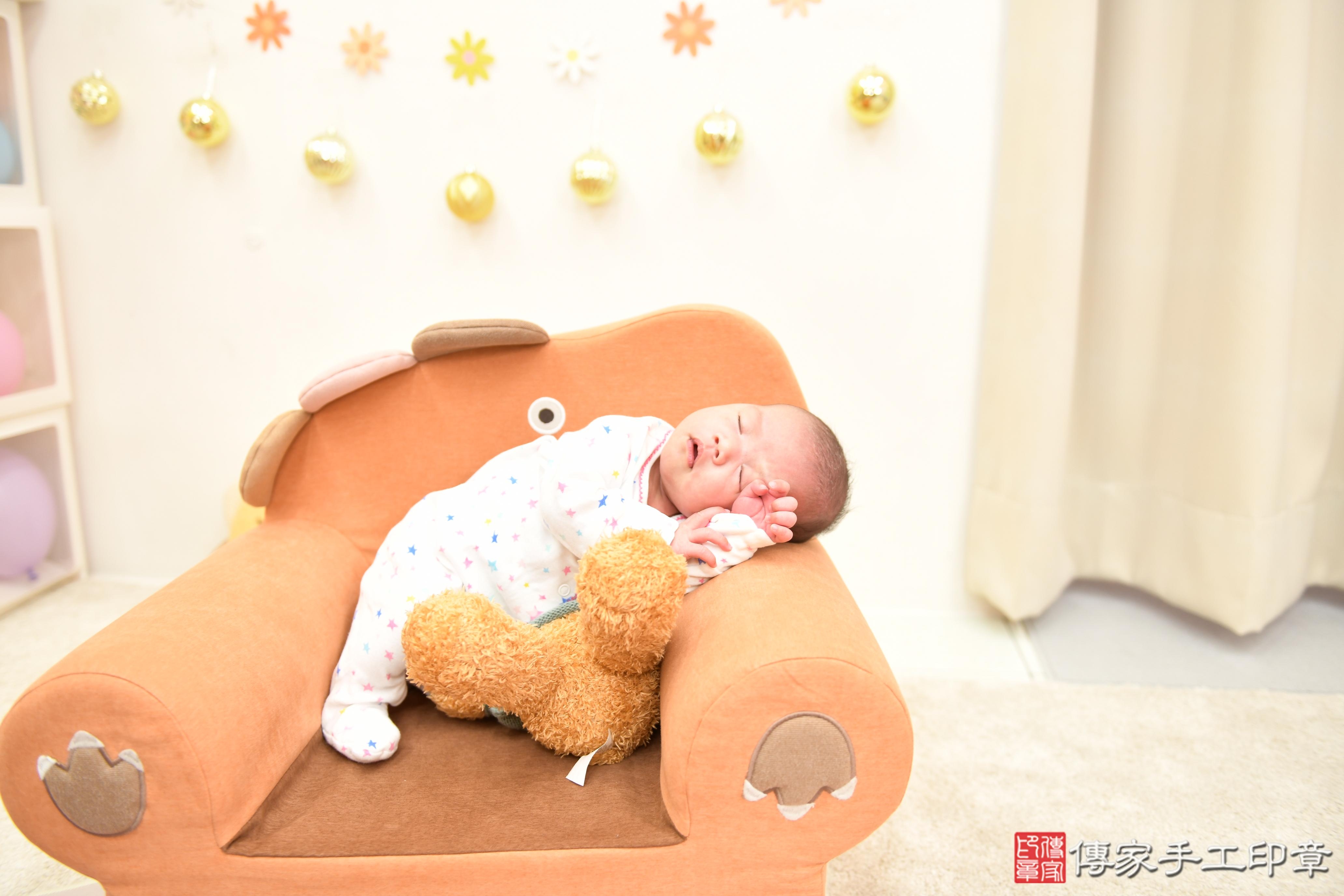 傳家手工印章高雄店、抓周、度脺、中國風會場、傳家嬰兒古禮、吉祥話、抓周道具物品24種、拍照。抓周證書。寶寶抓周、滿周歲、生日快樂、祝福