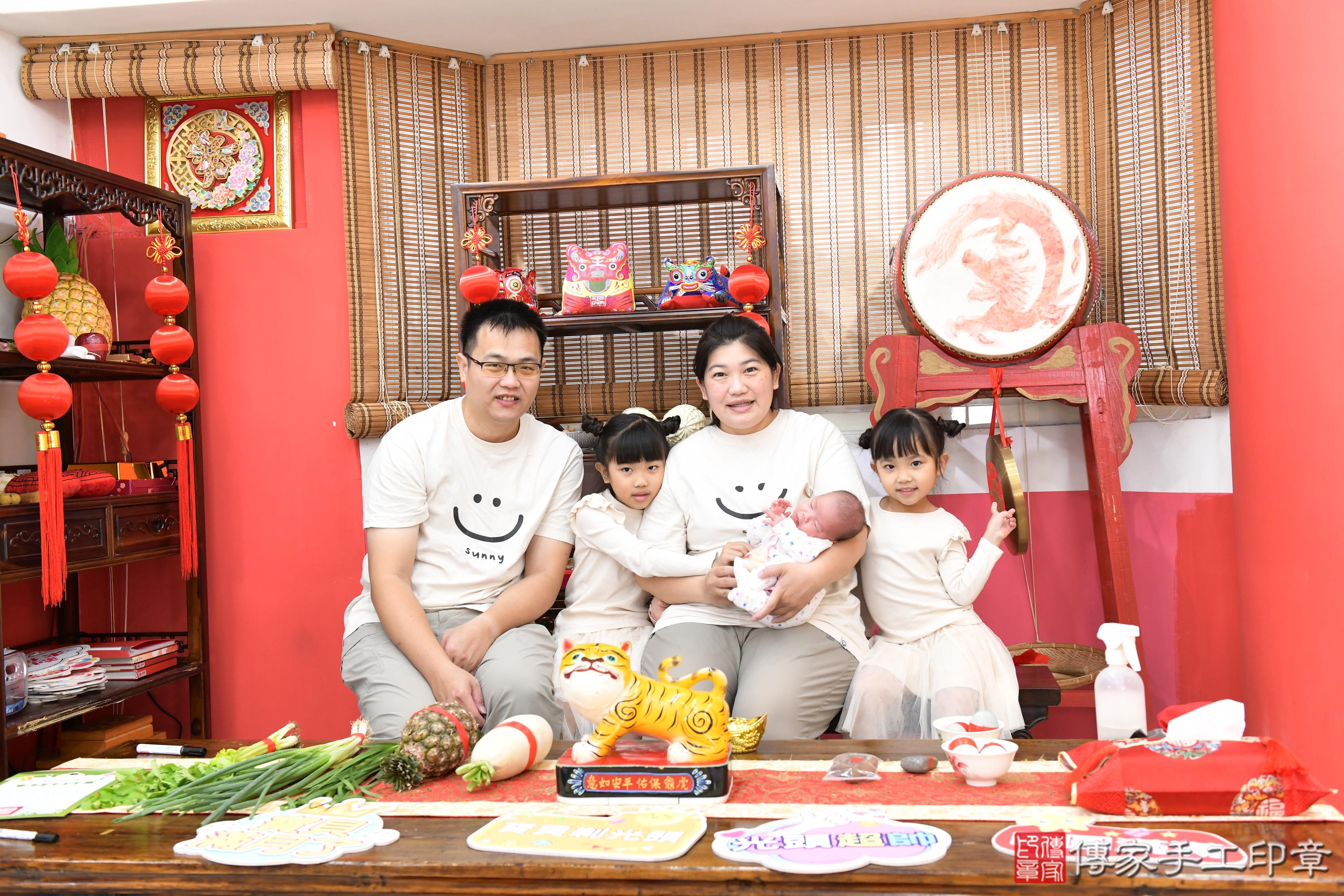 傳家手工印章高雄店、抓周、度脺、中國風會場、傳家嬰兒古禮、吉祥話、抓周道具物品24種、拍照。抓周證書。寶寶抓周、滿周歲、生日快樂、祝福
