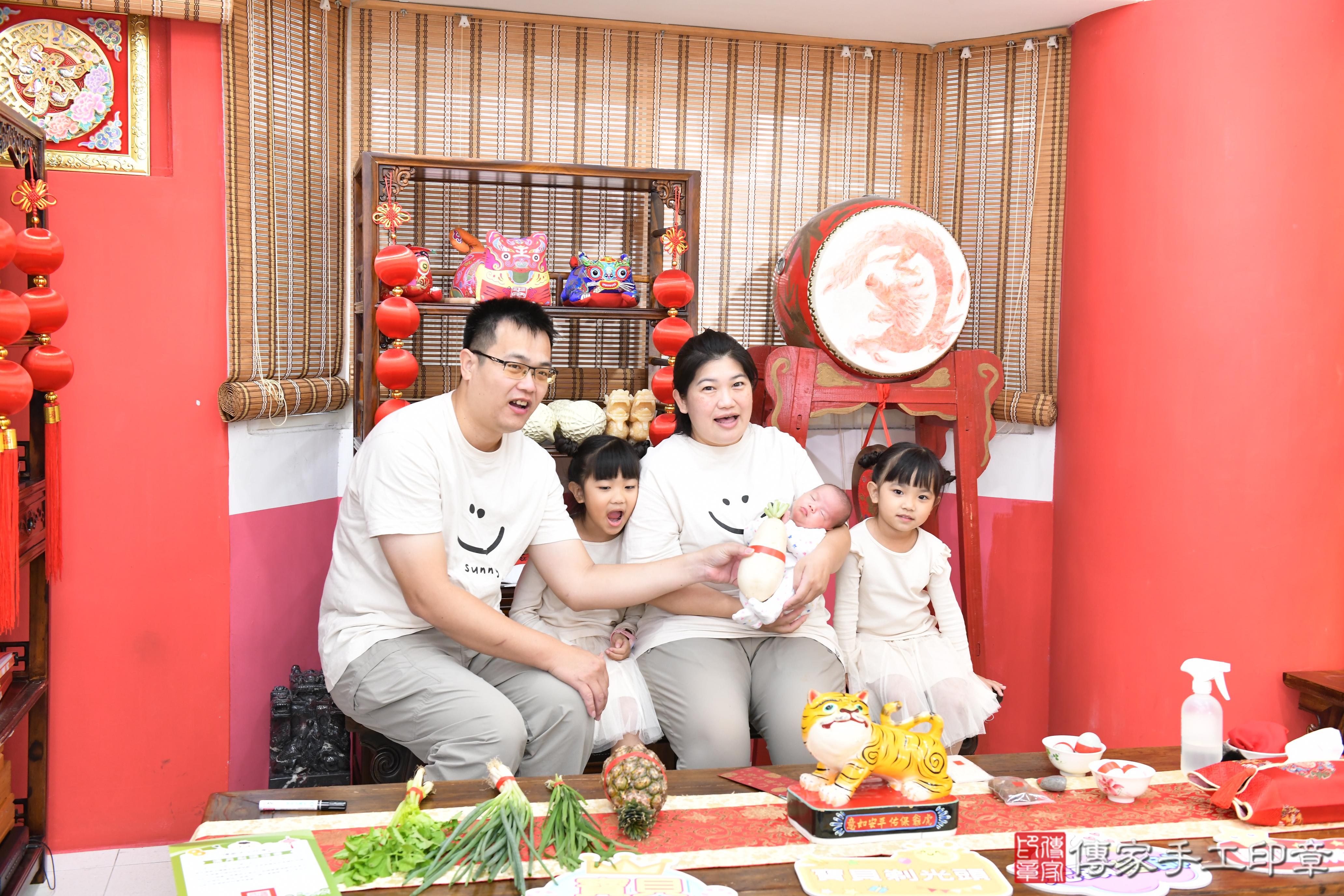 傳家手工印章高雄店、抓周、度脺、中國風會場、傳家嬰兒古禮、吉祥話、抓周道具物品24種、拍照。抓周證書。寶寶抓周、滿周歲、生日快樂、祝福