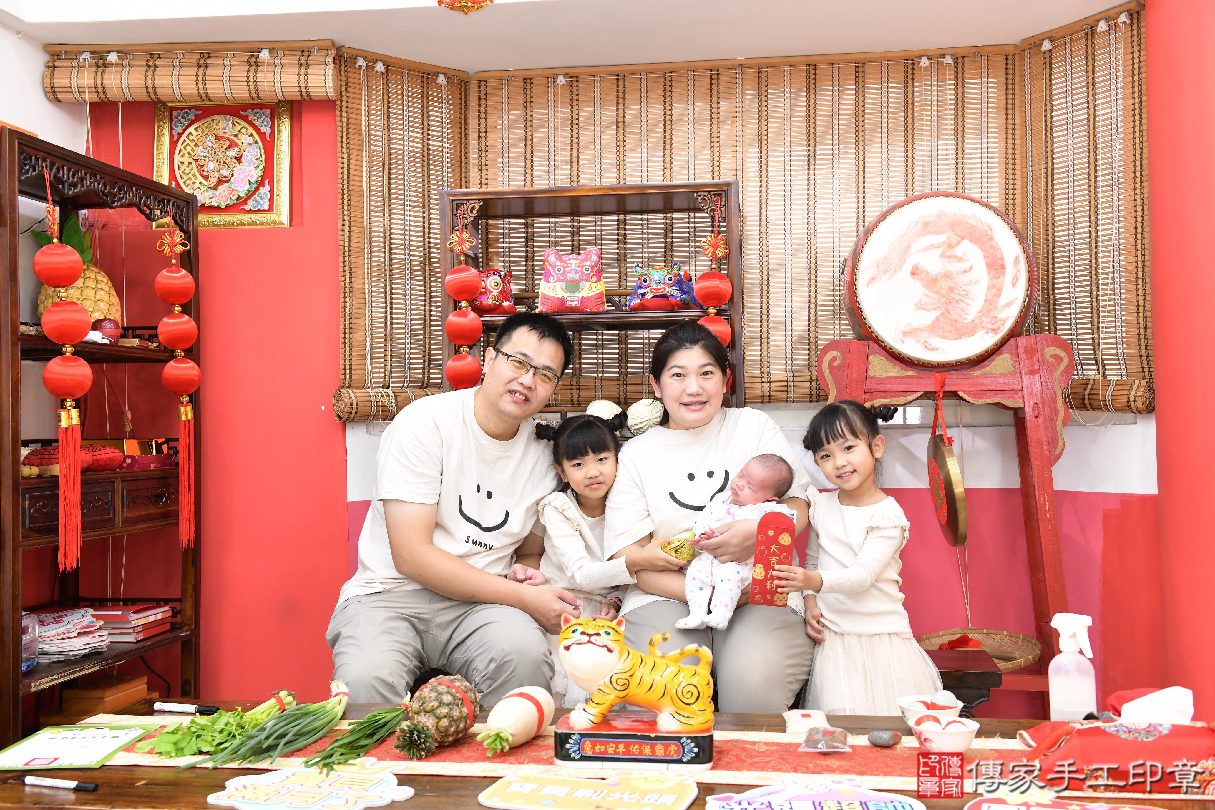 傳家手工印章高雄店、抓周、度脺、中國風會場、傳家嬰兒古禮、吉祥話、抓周道具物品24種、拍照。抓周證書。寶寶抓周、滿周歲、生日快樂、祝福