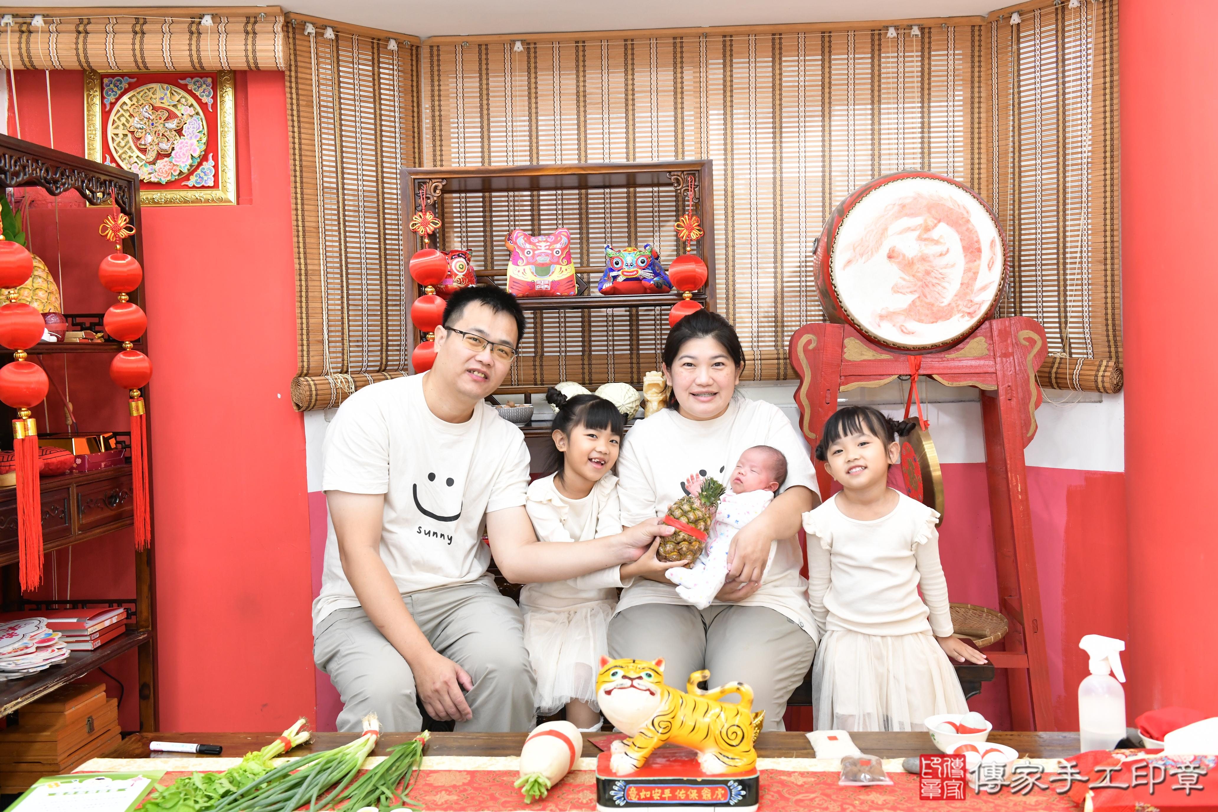 傳家手工印章高雄店、抓周、度脺、中國風會場、傳家嬰兒古禮、吉祥話、抓周道具物品24種、拍照。抓周證書。寶寶抓周、滿周歲、生日快樂、祝福