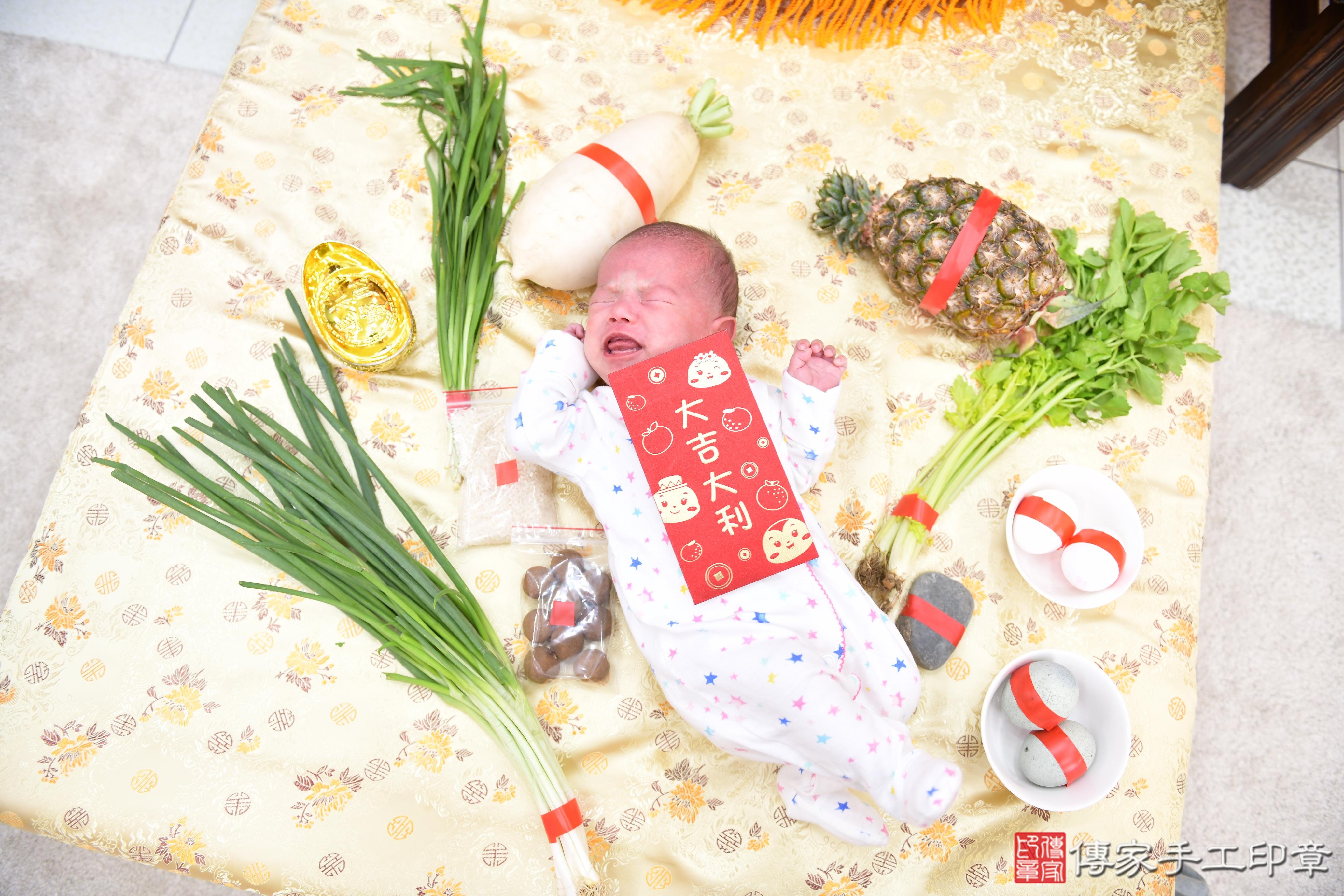 傳家手工印章高雄店、抓周、度脺、中國風會場、傳家嬰兒古禮、吉祥話、抓周道具物品24種、拍照。抓周證書。寶寶抓周、滿周歲、生日快樂、祝福