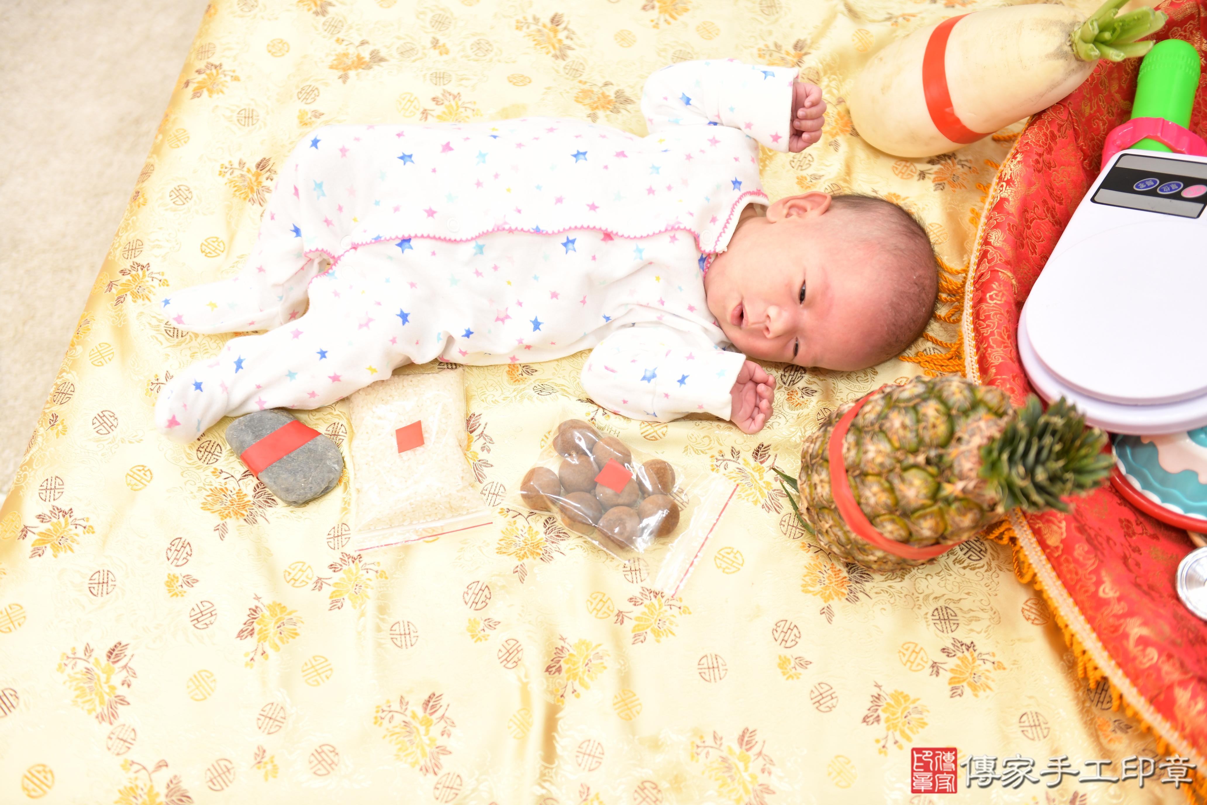 傳家手工印章高雄店、抓周、度脺、中國風會場、傳家嬰兒古禮、吉祥話、抓周道具物品24種、拍照。抓周證書。寶寶抓周、滿周歲、生日快樂、祝福