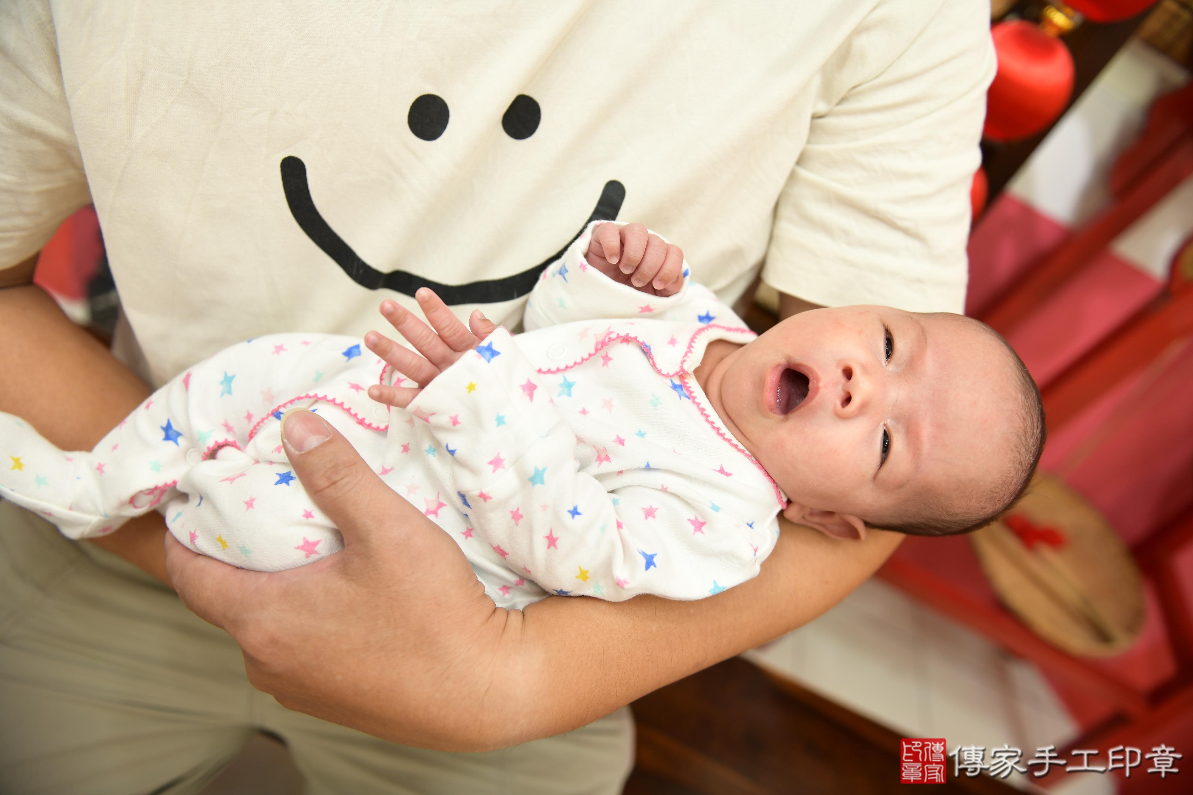 傳家手工印章高雄店、抓周、度脺、中國風會場、傳家嬰兒古禮、吉祥話、抓周道具物品24種、拍照。抓周證書。寶寶抓周、滿周歲、生日快樂、祝福