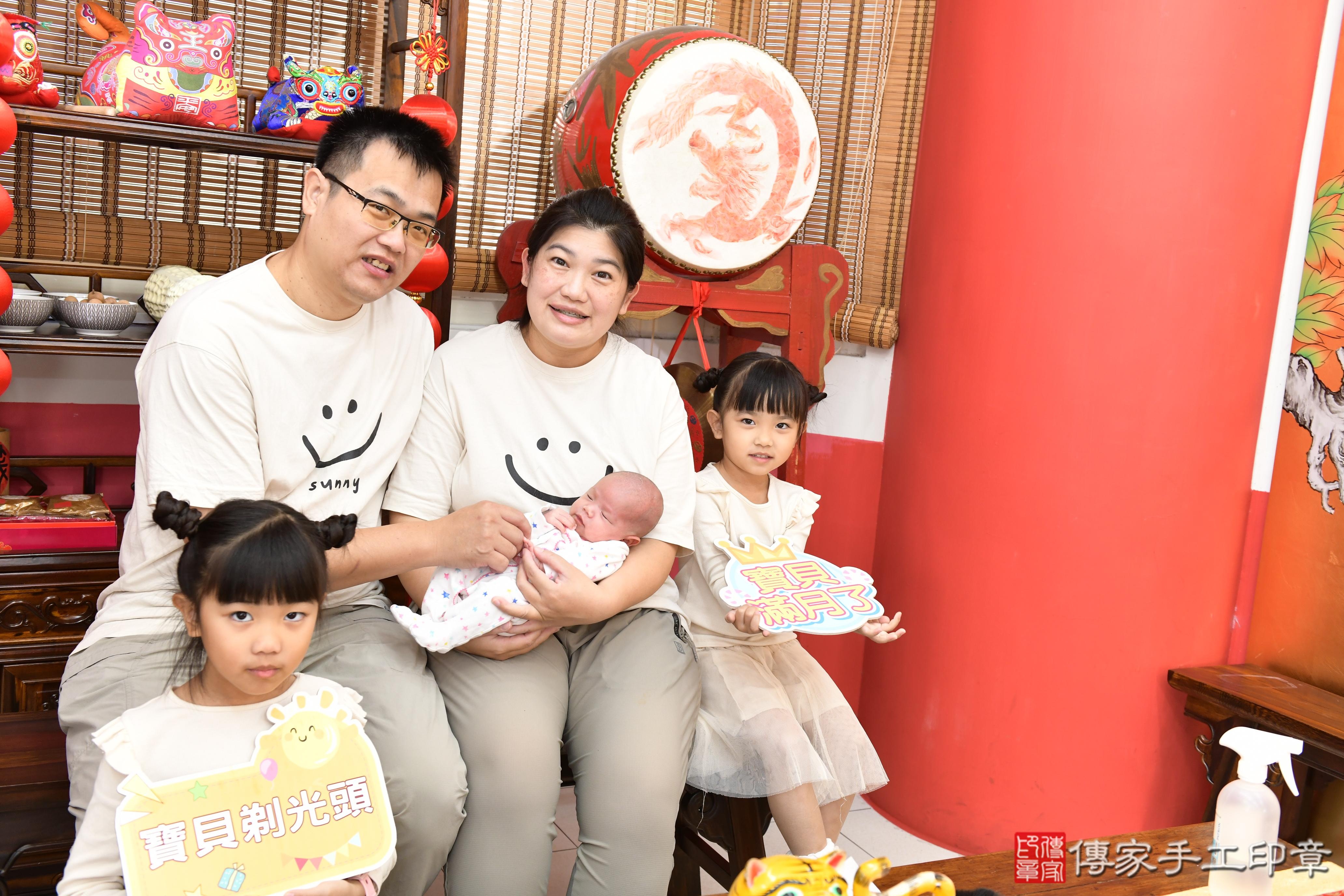 傳家手工印章高雄店、抓周、度脺、中國風會場、傳家嬰兒古禮、吉祥話、抓周道具物品24種、拍照。抓周證書。寶寶抓周、滿周歲、生日快樂、祝福