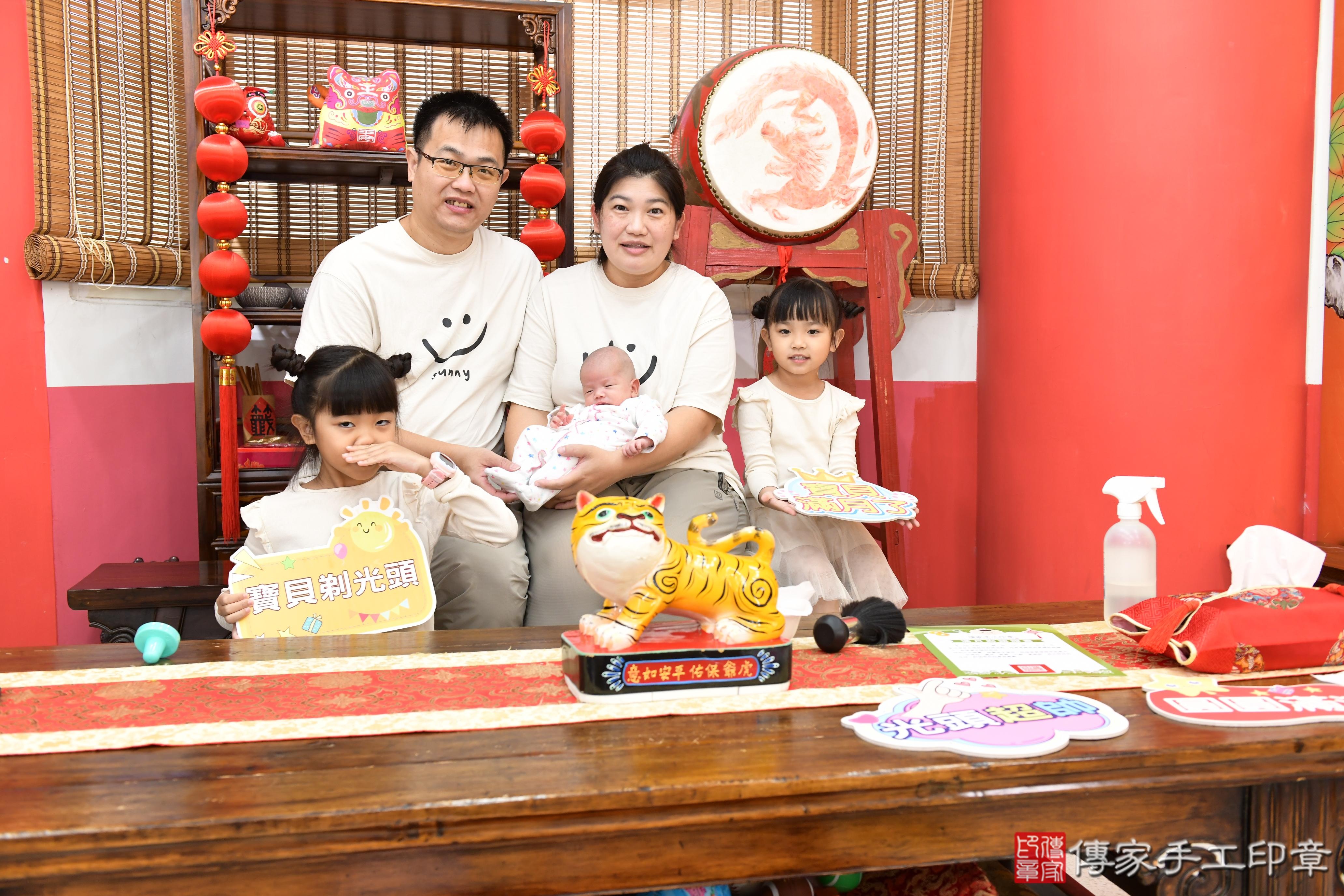 傳家手工印章高雄店、抓周、度脺、中國風會場、傳家嬰兒古禮、吉祥話、抓周道具物品24種、拍照。抓周證書。寶寶抓周、滿周歲、生日快樂、祝福